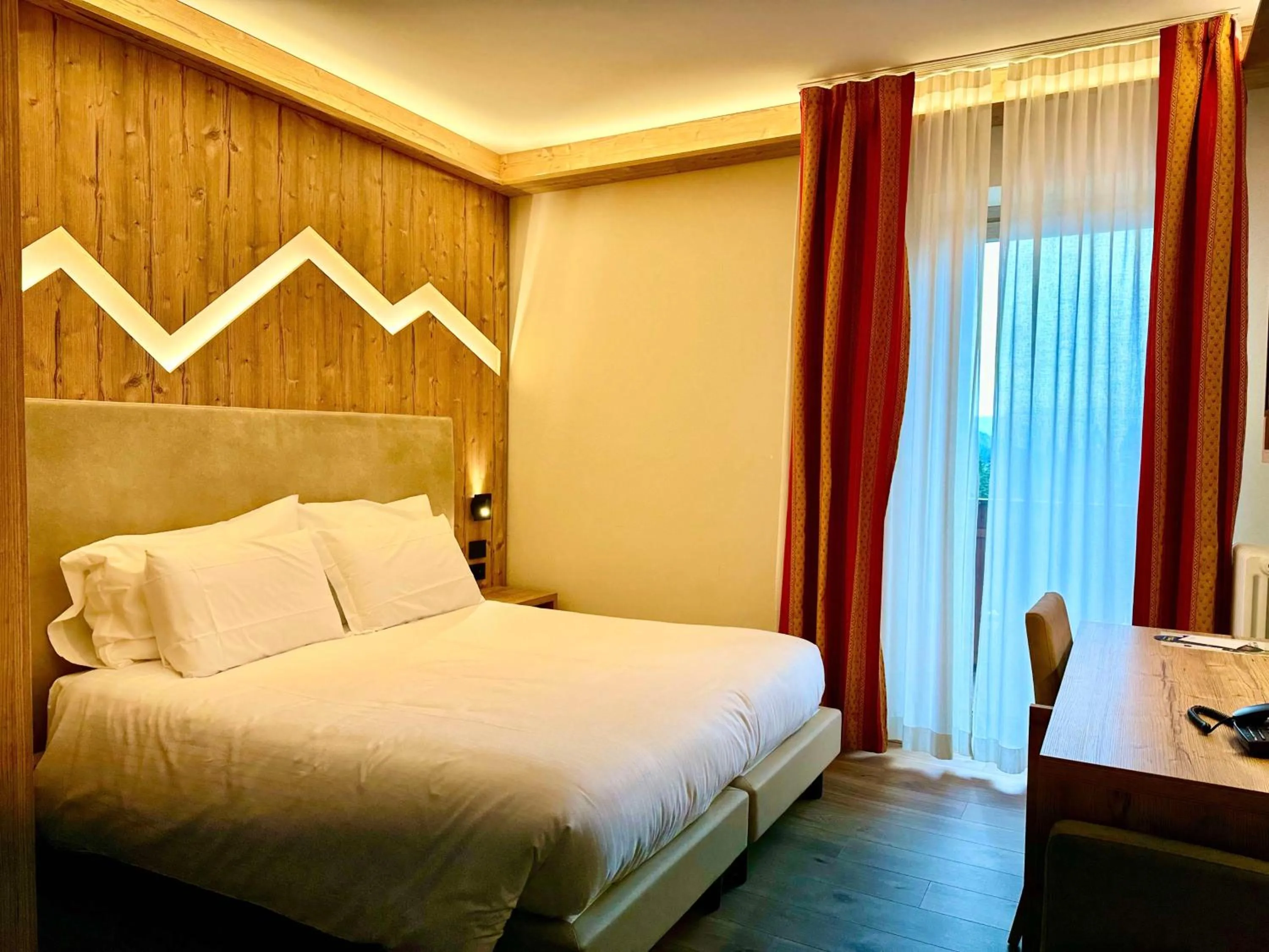 Bedroom, Bed in Hotel Cima Rosetta - BW Signature Collection
