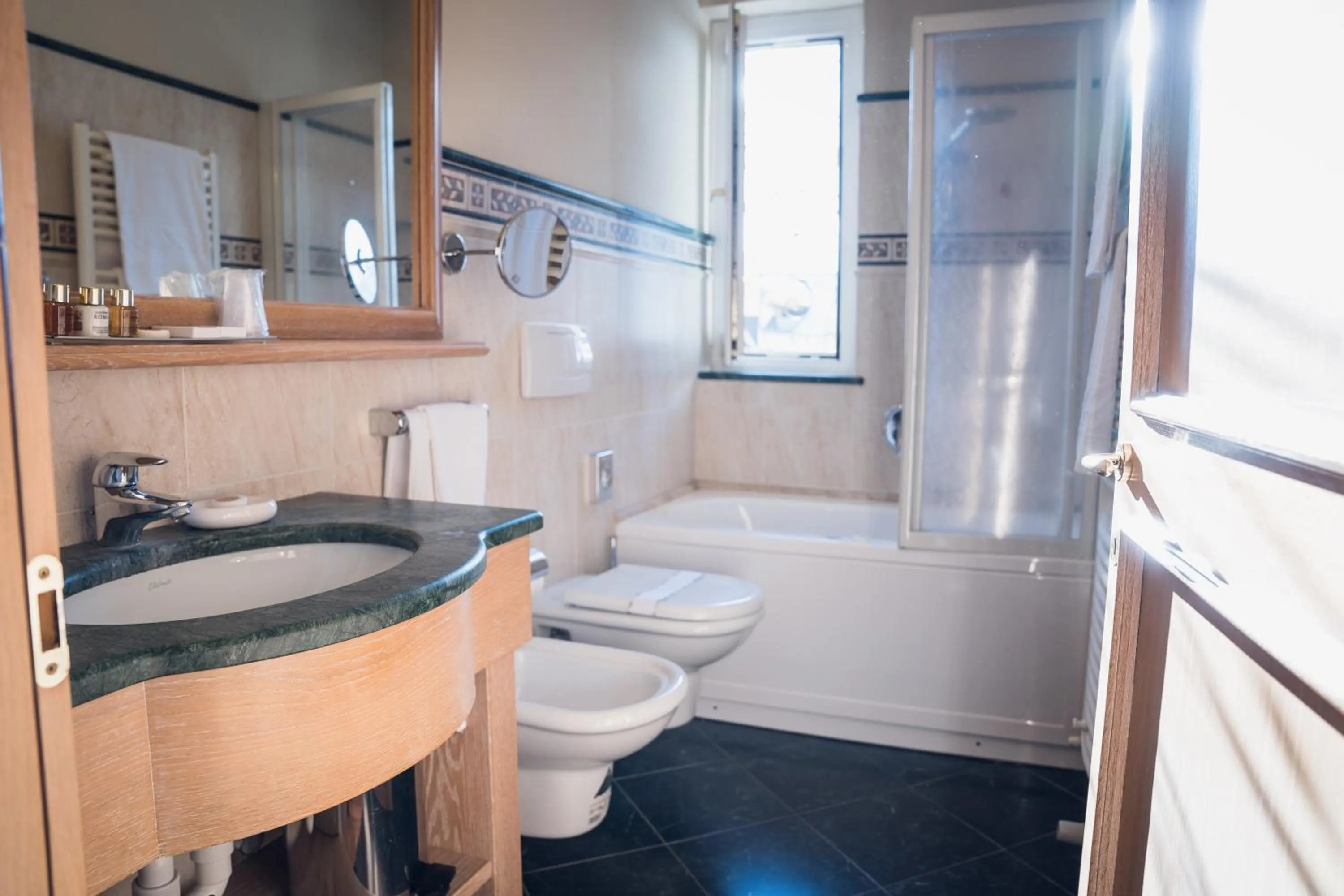 Shower in Hotel Alle Alpi