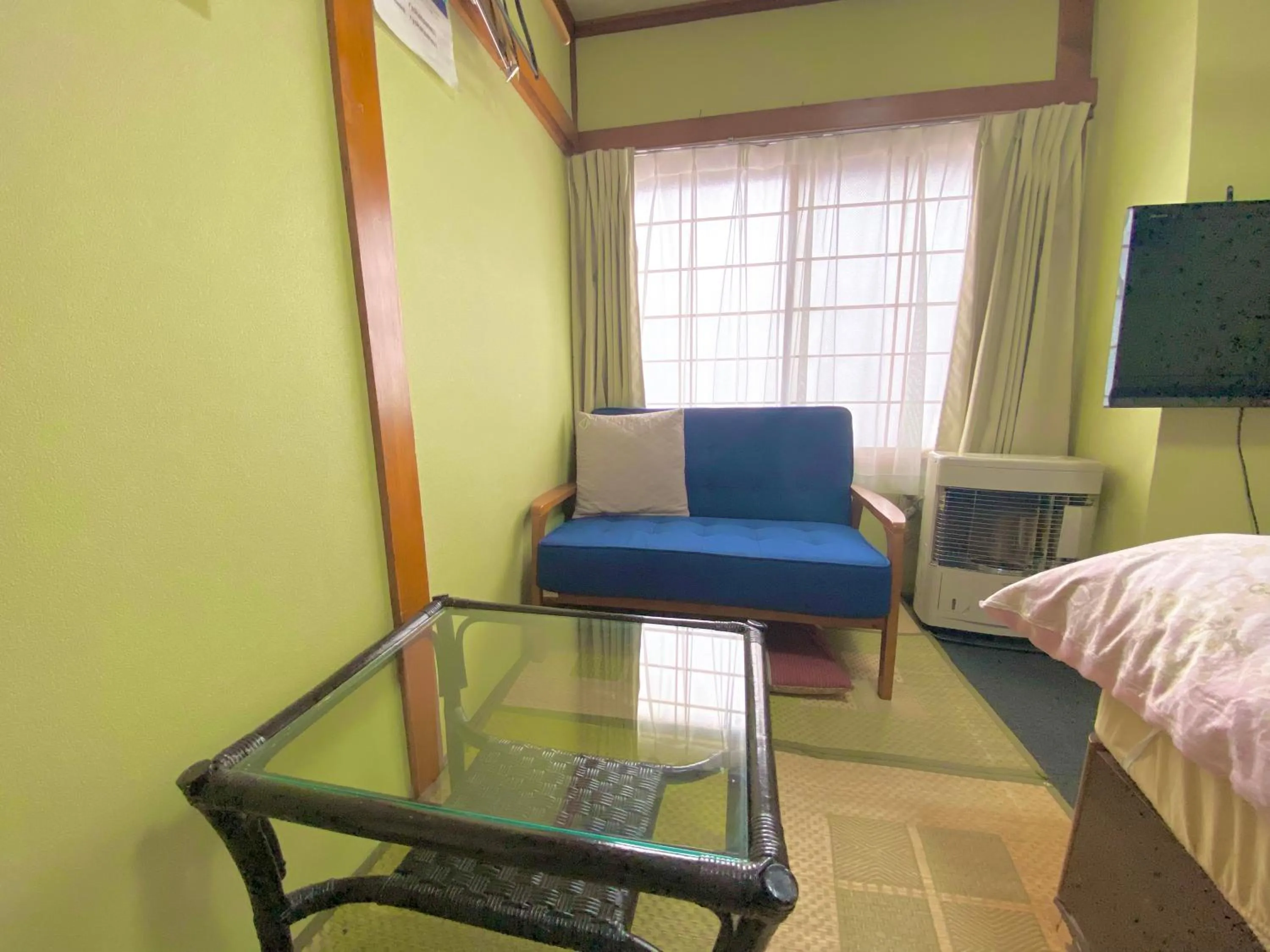 Seating area, Bed in Ryokan Sansui