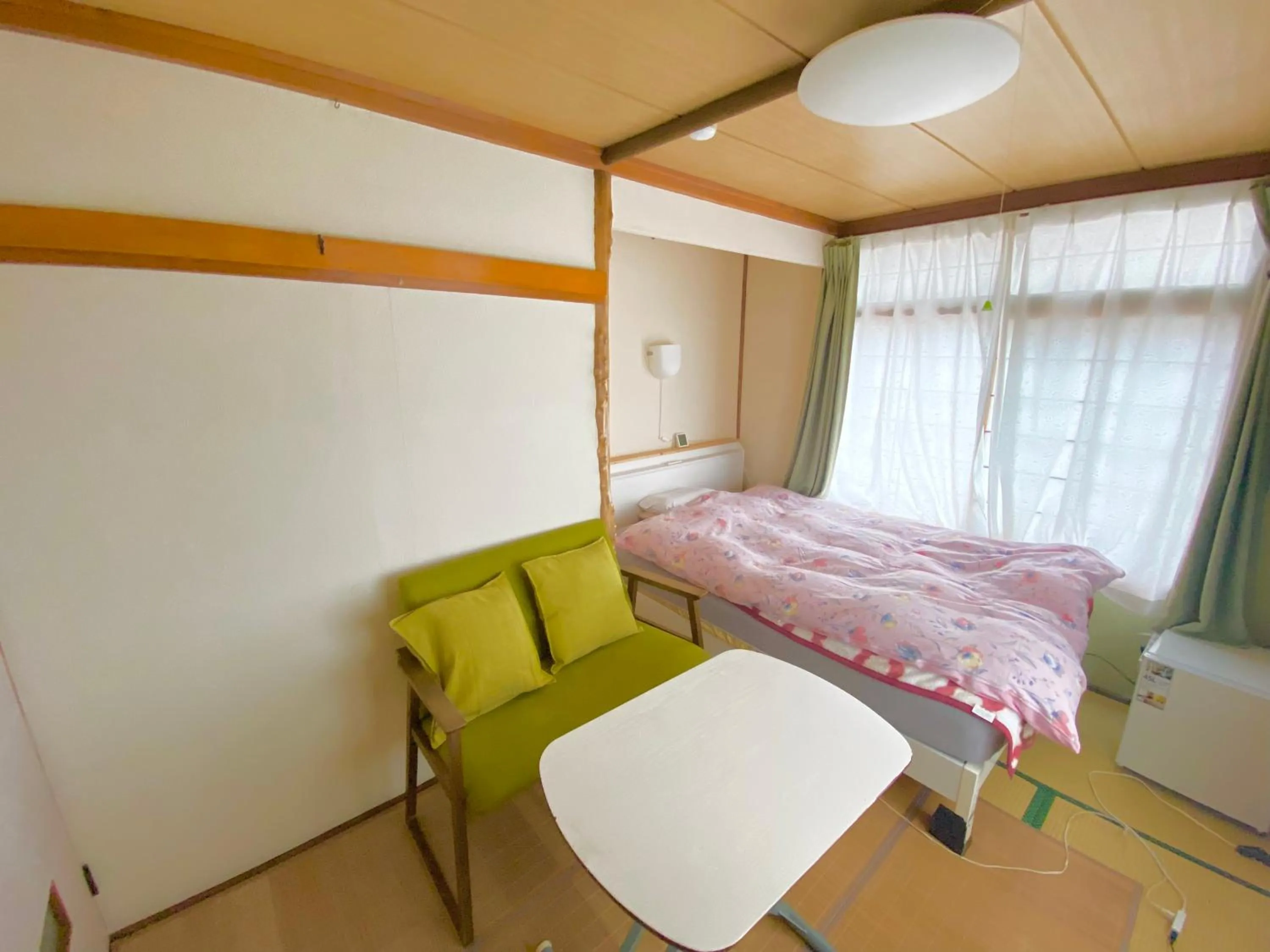 Seating area, Bed in Ryokan Sansui