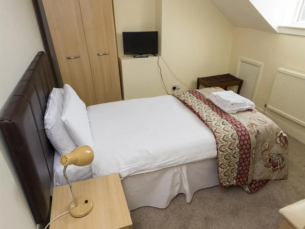 Bedroom, Bed in The Golf Hotel