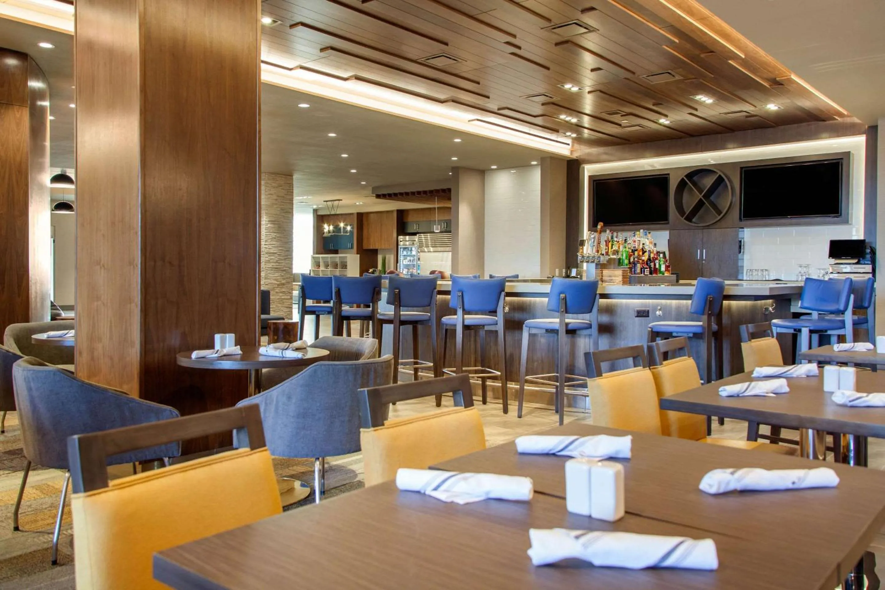 Restaurant/places to eat in Cambria Hotel Phoenix- North Scottsdale