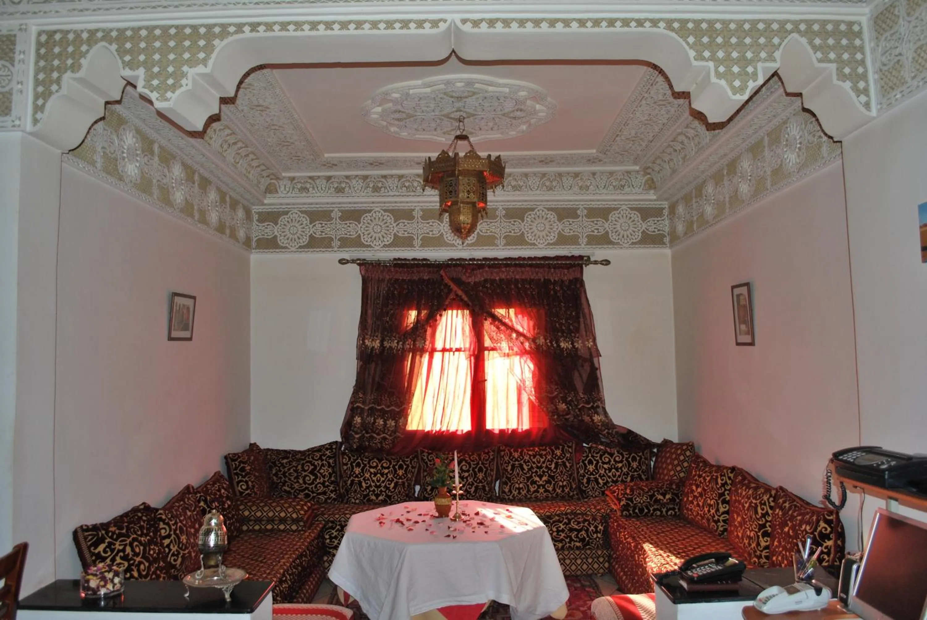 Lounge or bar in Riad Villa Midelt