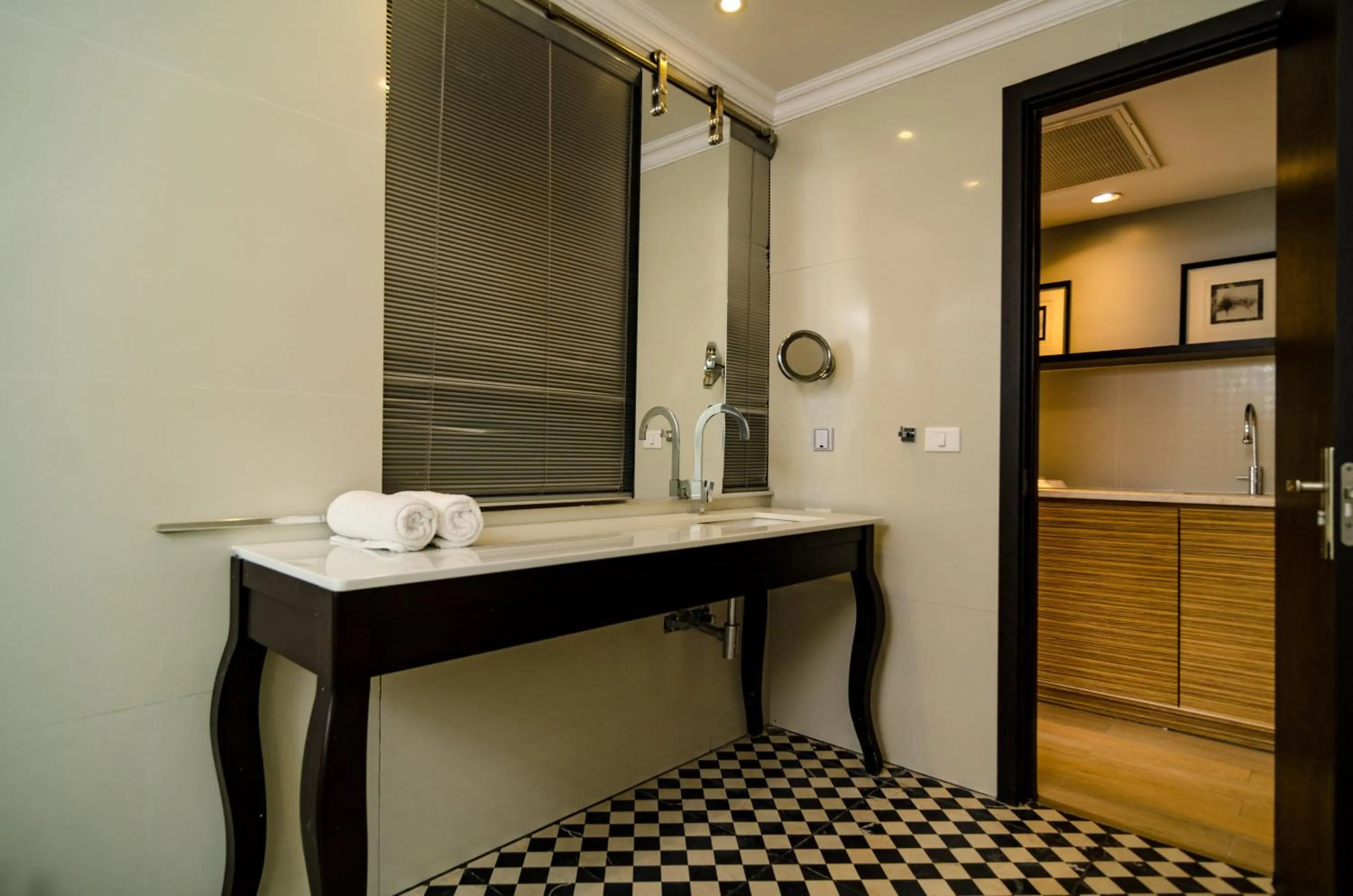 Bathroom in Daria- Authentic Israeli Experience