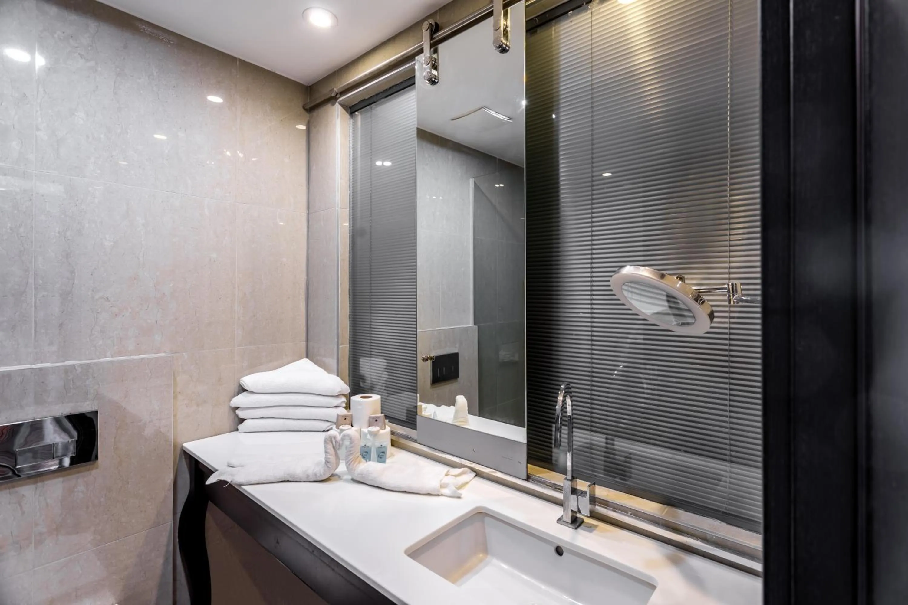 Shower in Daria- Authentic Israeli Experience