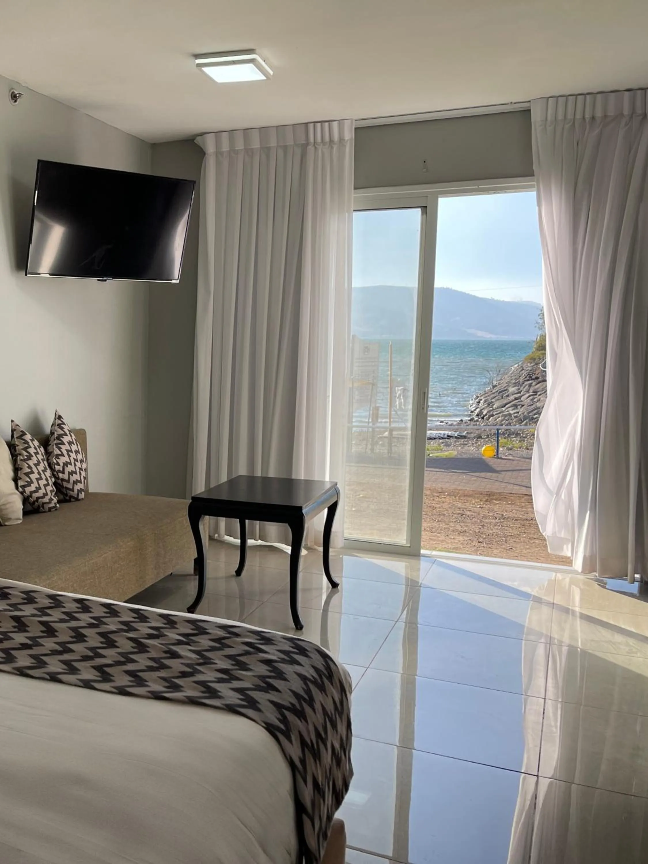 Bedroom, Bed in Daria- Authentic Israeli Experience