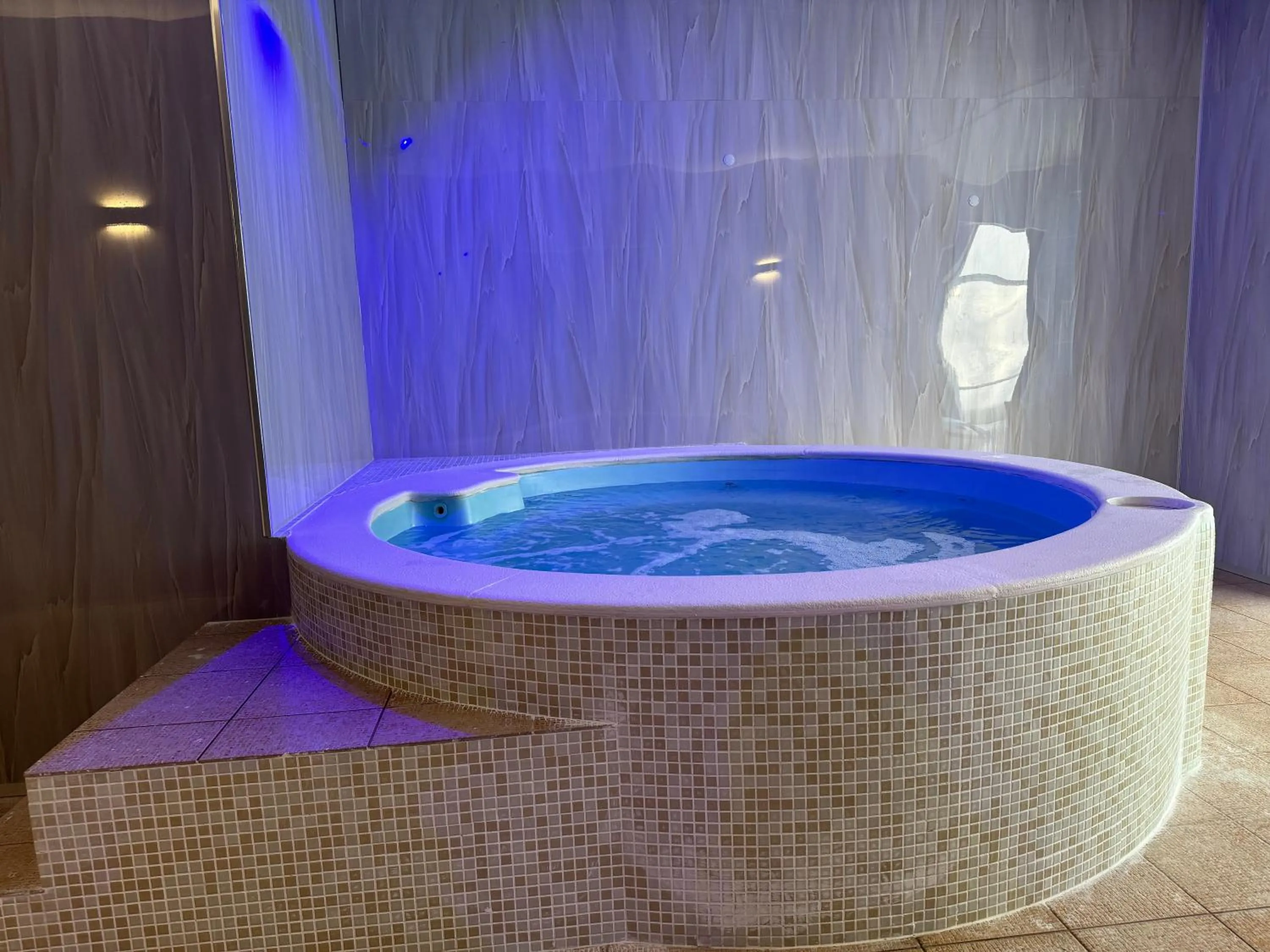 Hot Tub in Hotel Atlantida Sol