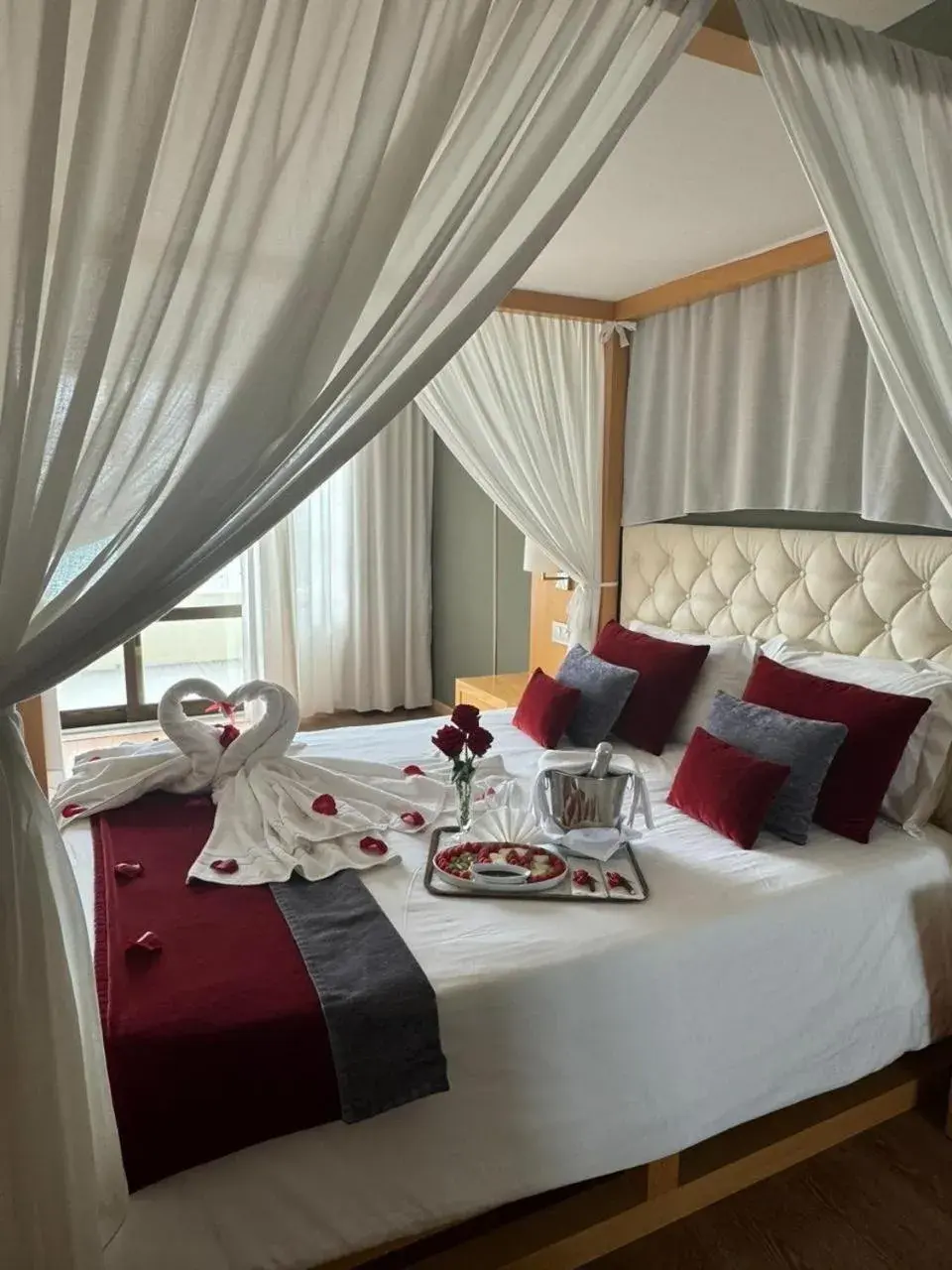 Deluxe Suite with Sea View in Hotel Atlantida Sol Deluxe Suite with Sea View in Hotel Atlantida Sol