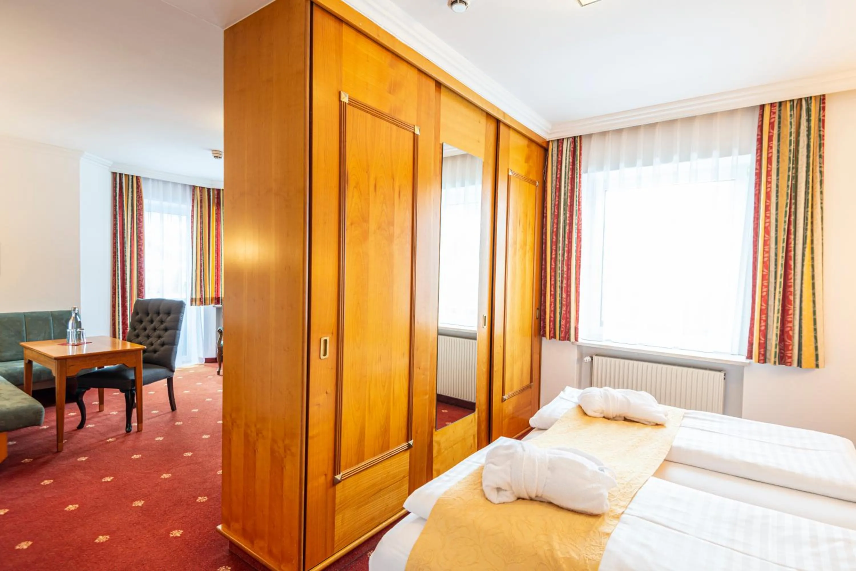 Photo of the whole room, Bed in Hotel Germania Gastein - ganzjährig inklusive Alpentherme Gastein & Sommersaison inklusive Gasteiner Bergbahnen