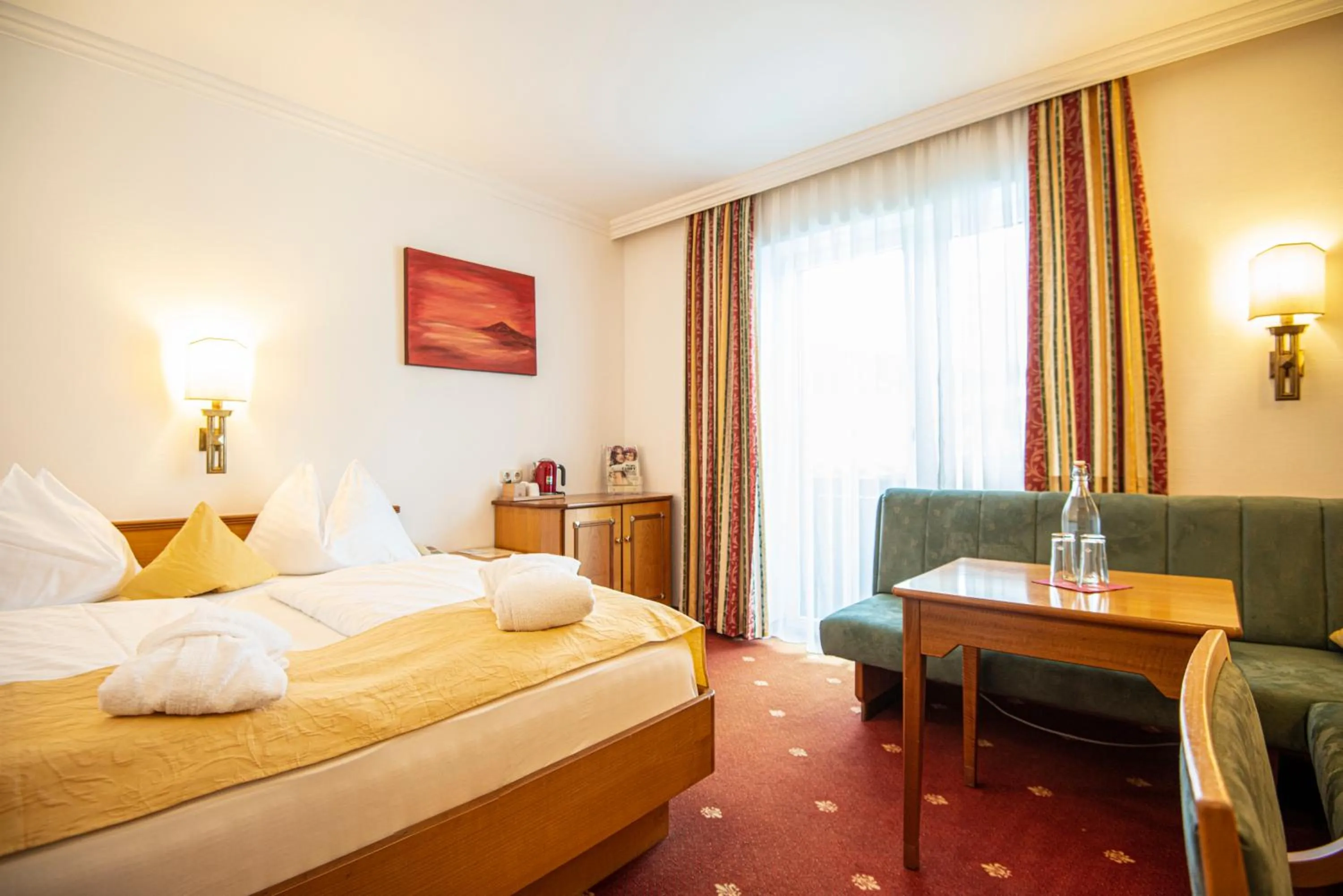 Bedroom, Bed in Hotel Germania Gastein - ganzjährig inklusive Alpentherme Gastein & Sommersaison inklusive Gasteiner Bergbahnen
