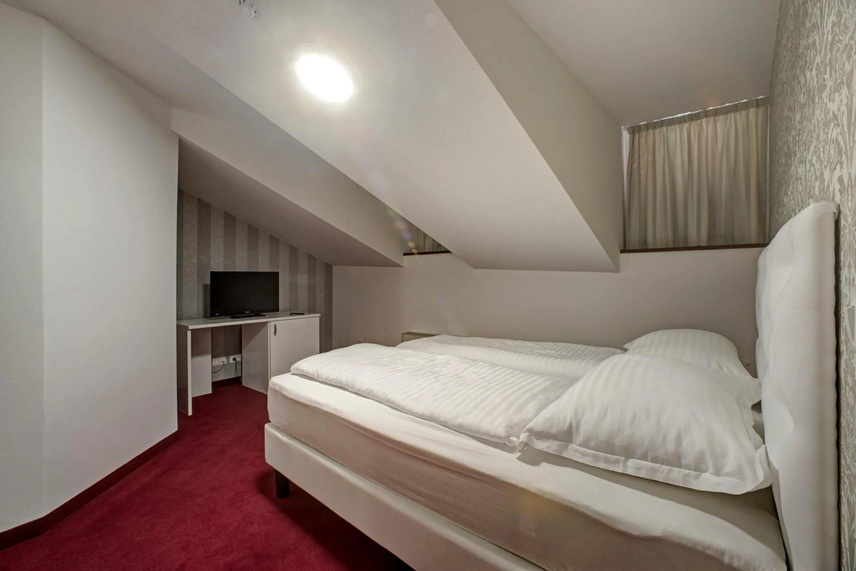 Photo of the whole room, Bed in Hotel Skradinski Buk