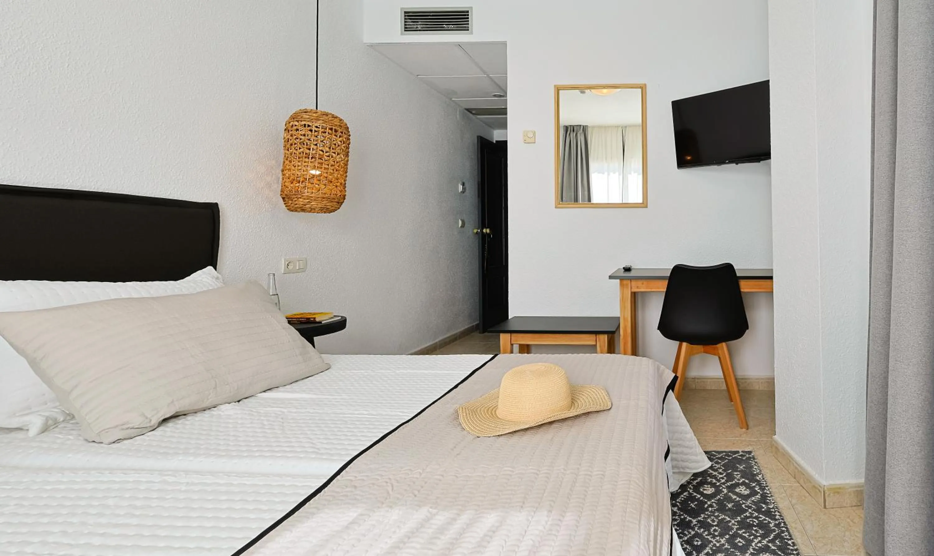 Bedroom, Bed in Hotel Olas de Almuñécar