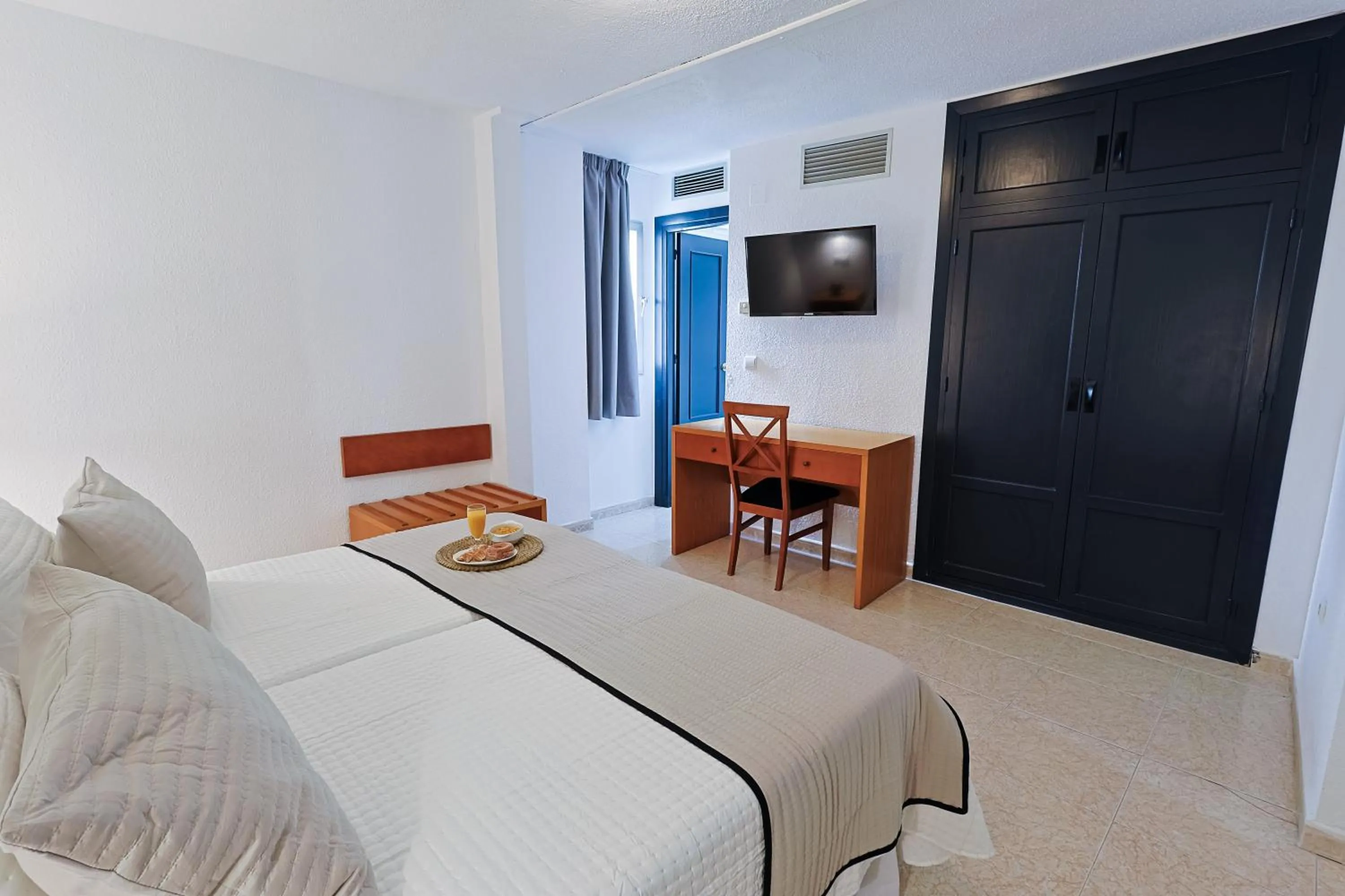 Bedroom, Bed in Hotel Olas de Almuñécar