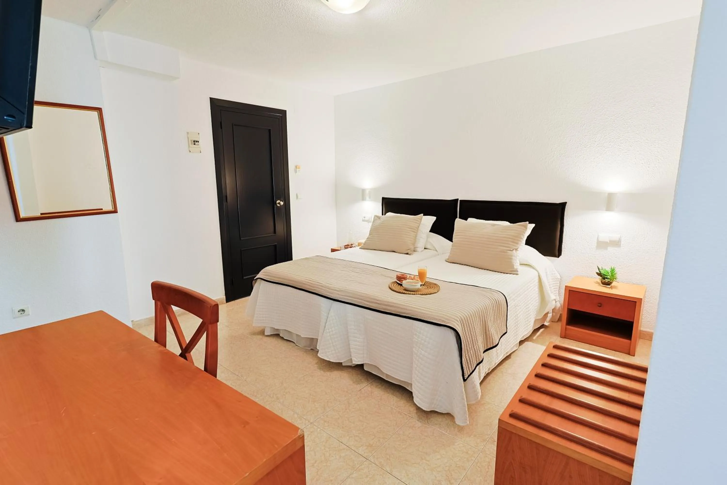 Bedroom, Bed in Hotel Olas de Almuñécar