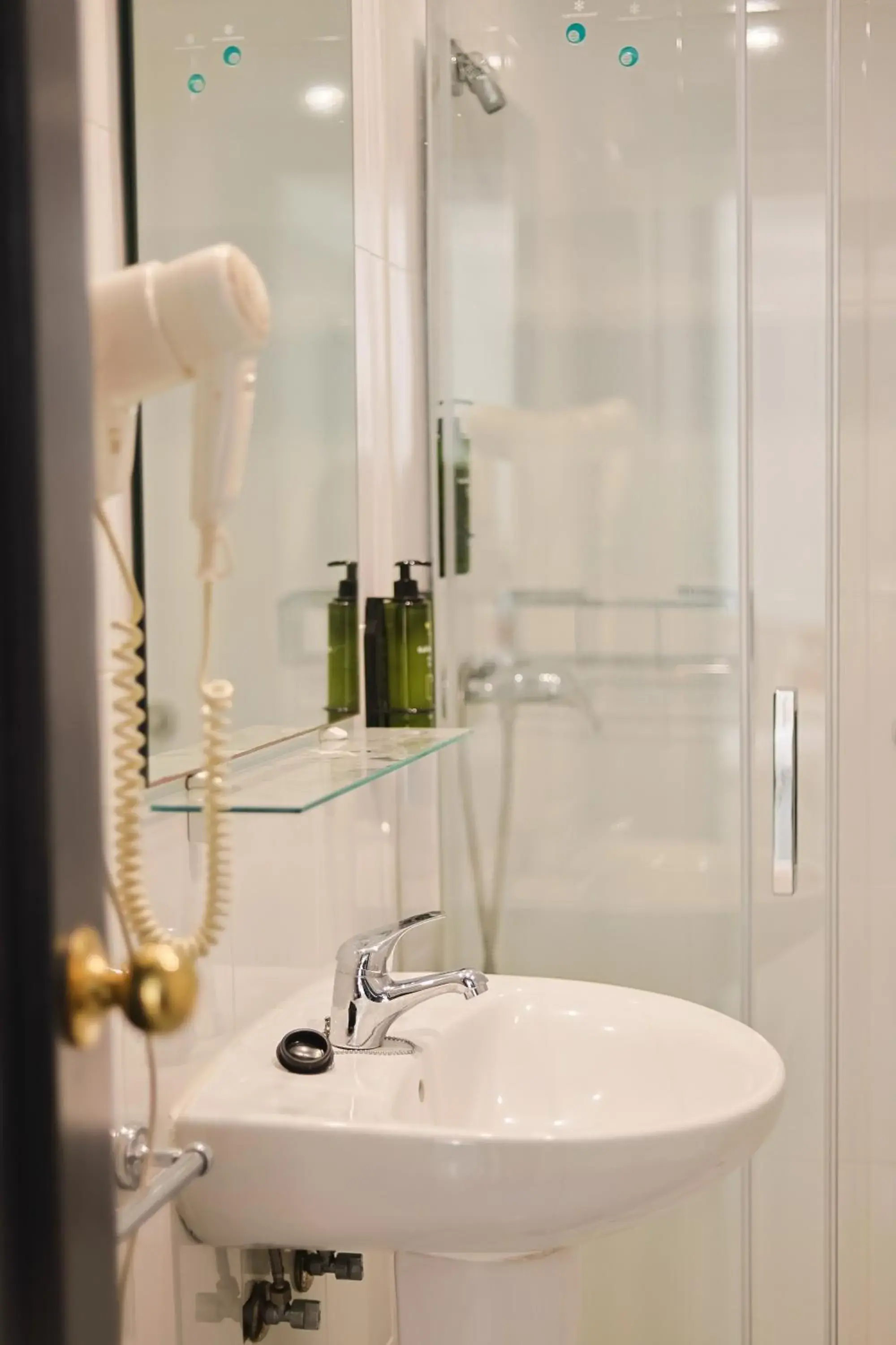 Superior Double or Twin Room in Hotel Olas de Almuñécar Superior Double or Twin Room in Hotel Olas de Almuñécar