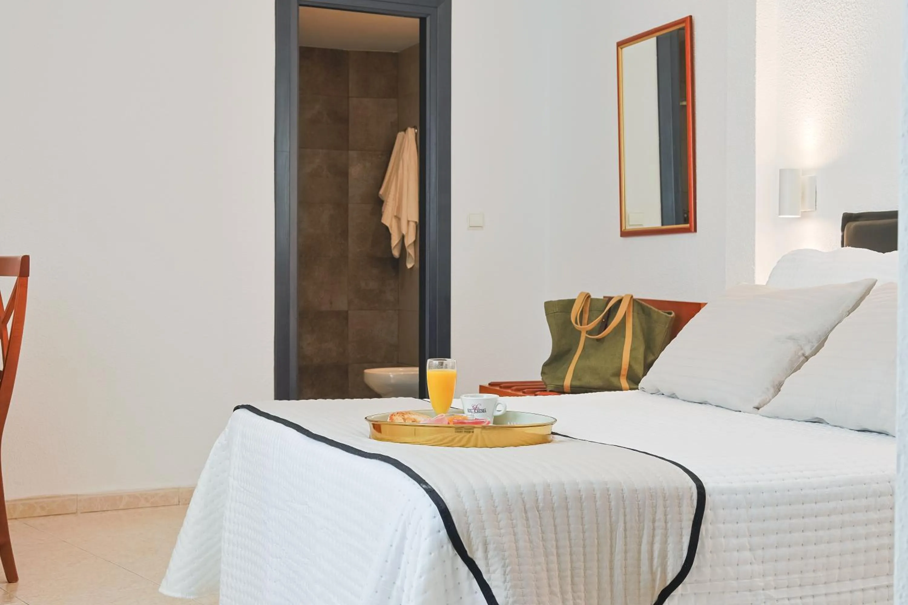 Bedroom, Bed in Hotel Olas de Almuñécar