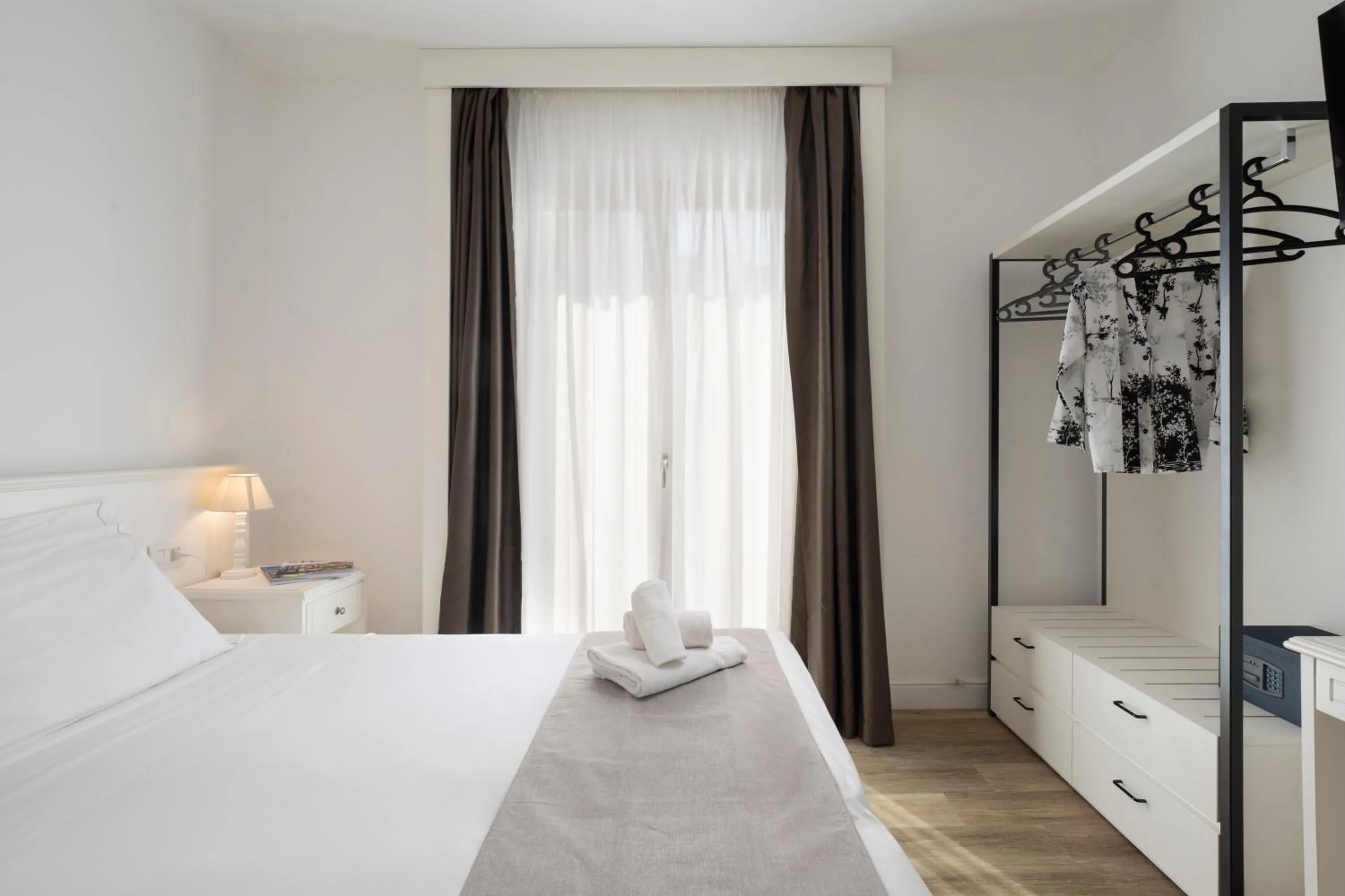 Photo of the whole room, Bed in Hotel Continental