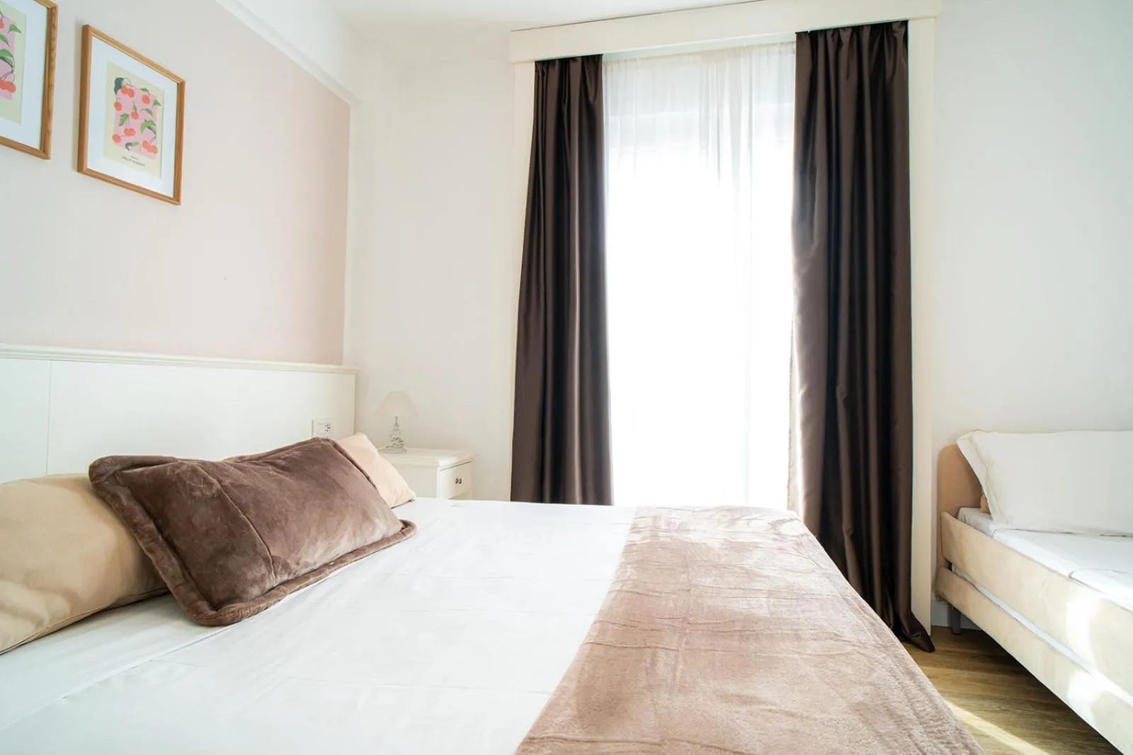 Bed in Hotel Continental