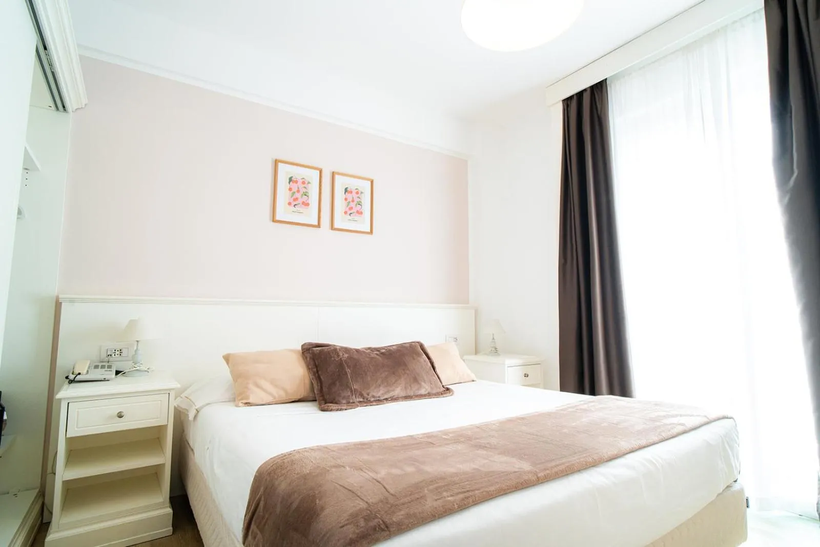 Bed in Hotel Continental