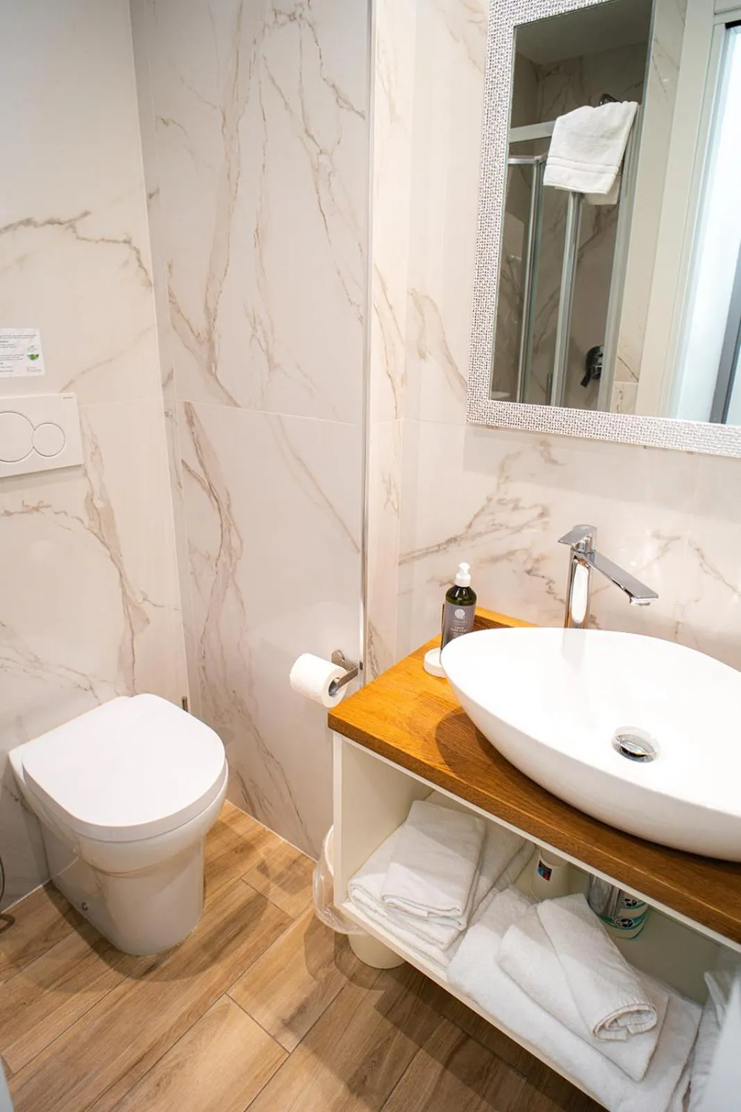 Shower in Hotel Continental