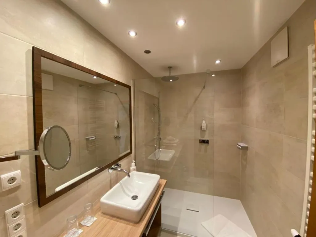 Shower in Hotel Spielmann