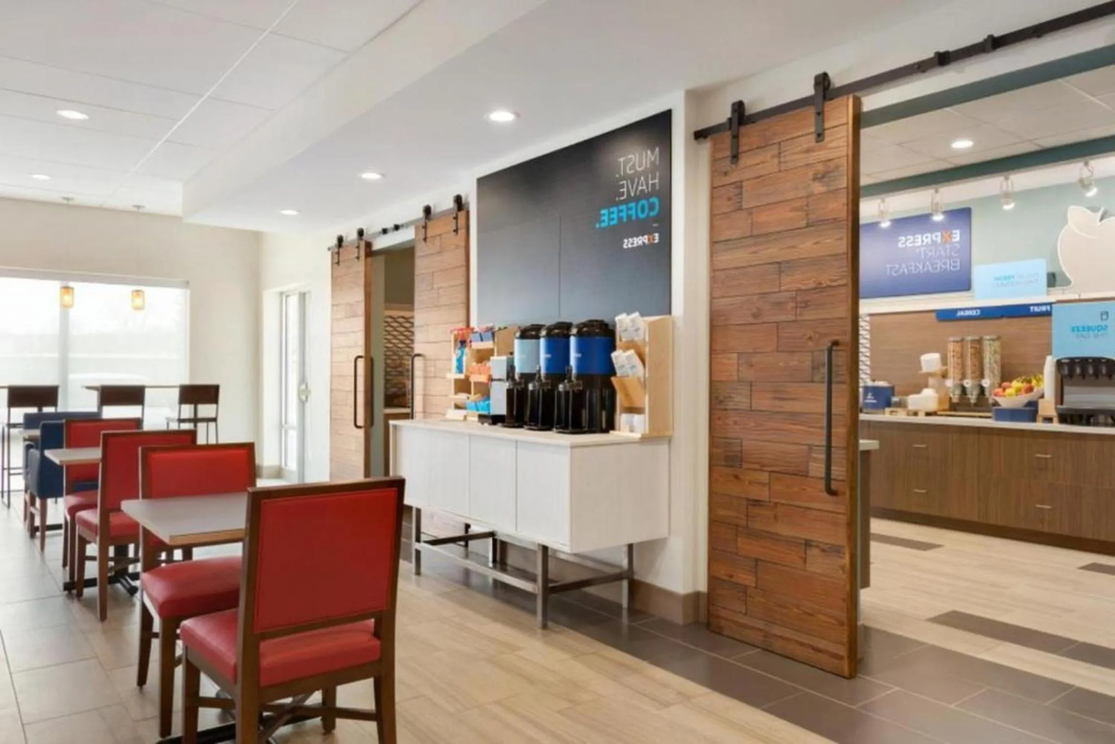 Breakfast in Holiday Inn Express & Suites - Cincinnati NE - Red Bank Road by IHG