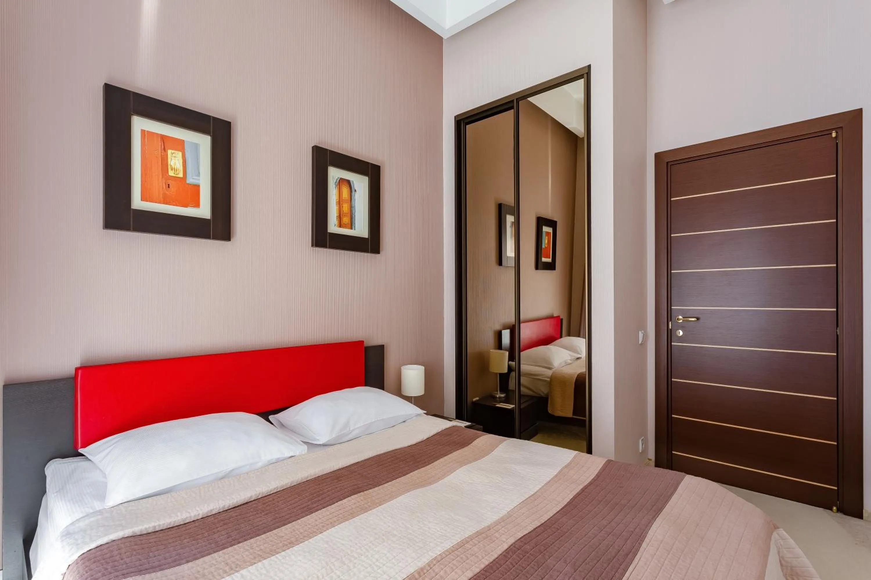 Bed in Senator Victory Square