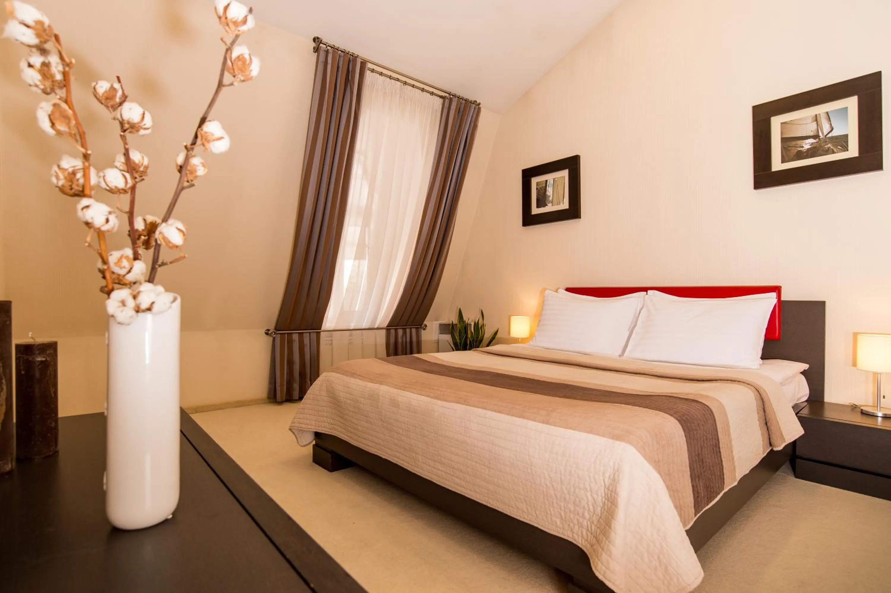 Bedroom, Bed in Senator Victory Square