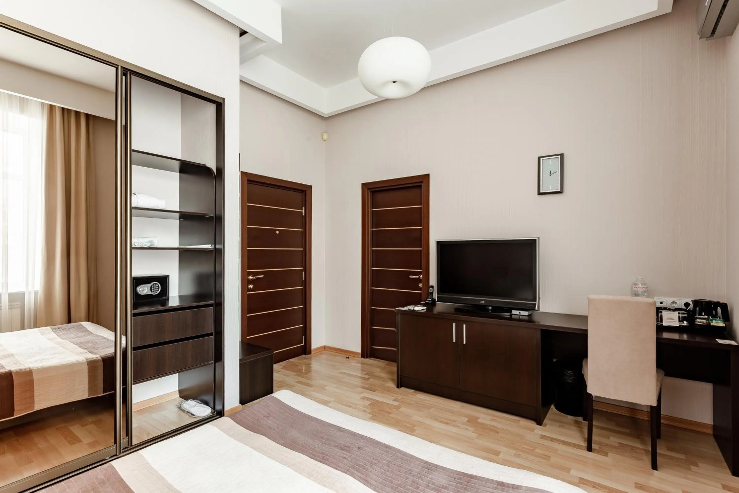 Bed in Senator Victory Square