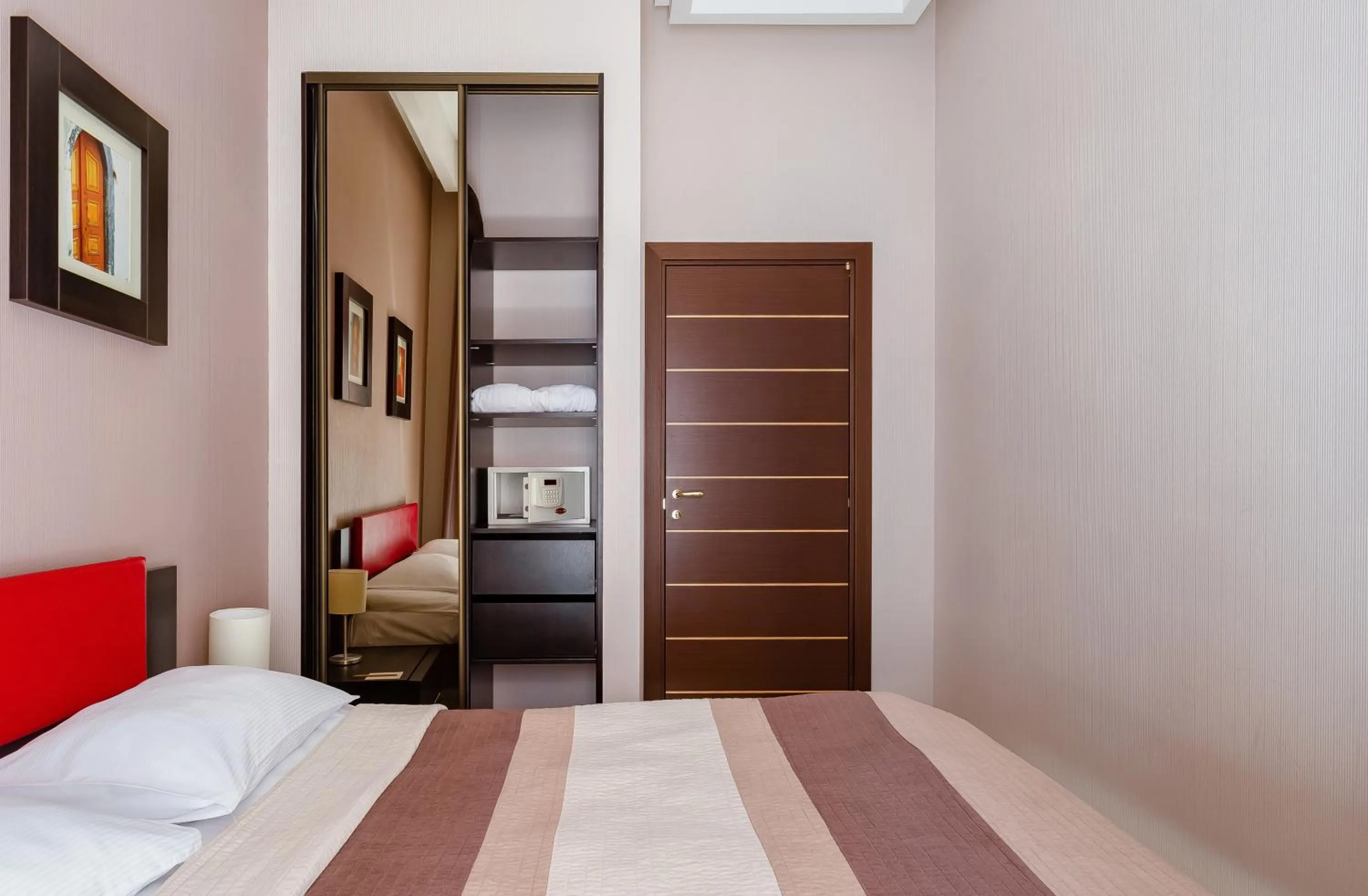 Bed in Senator Victory Square