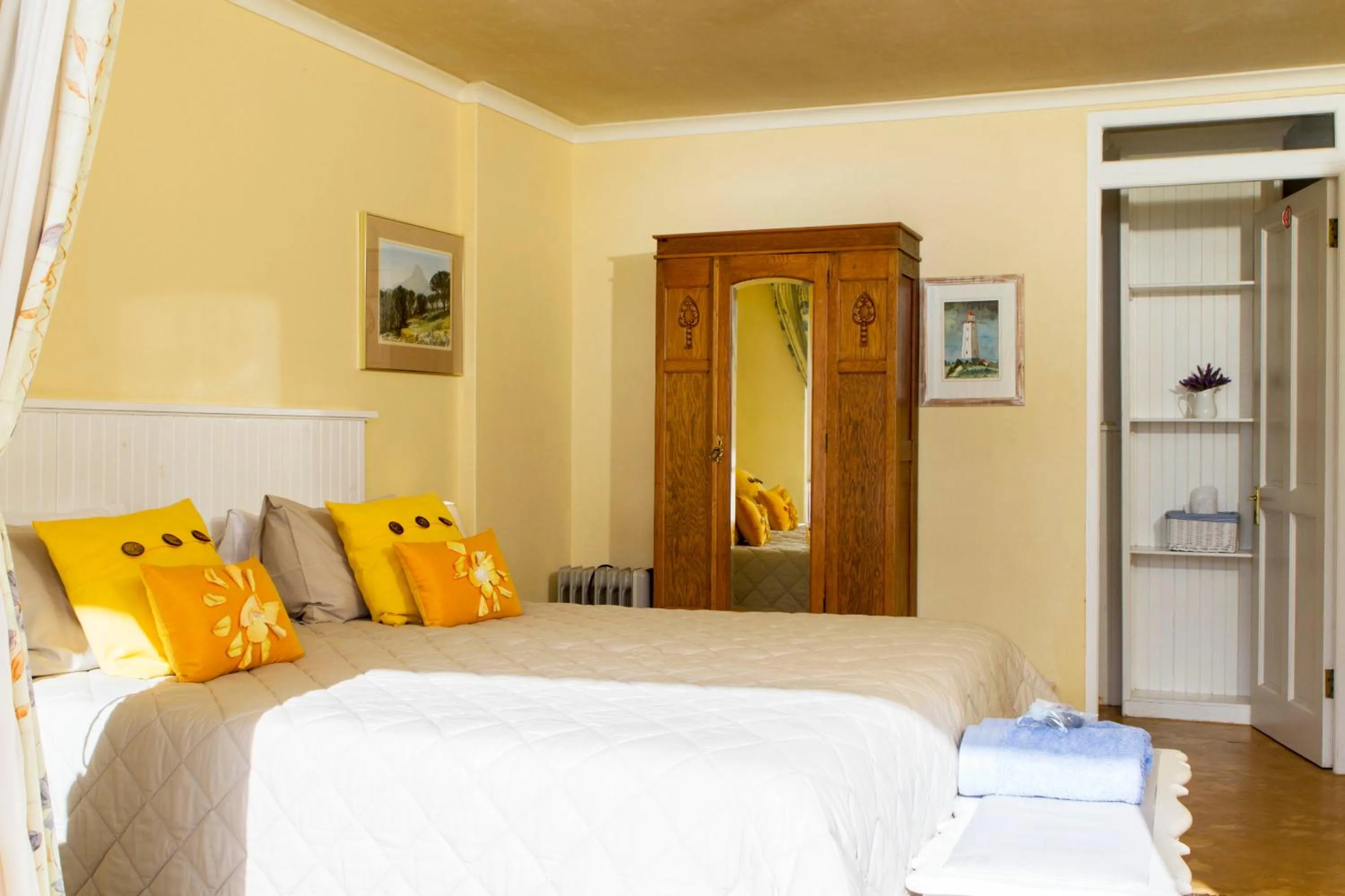 Bedroom, Bed in Albatross Guest House