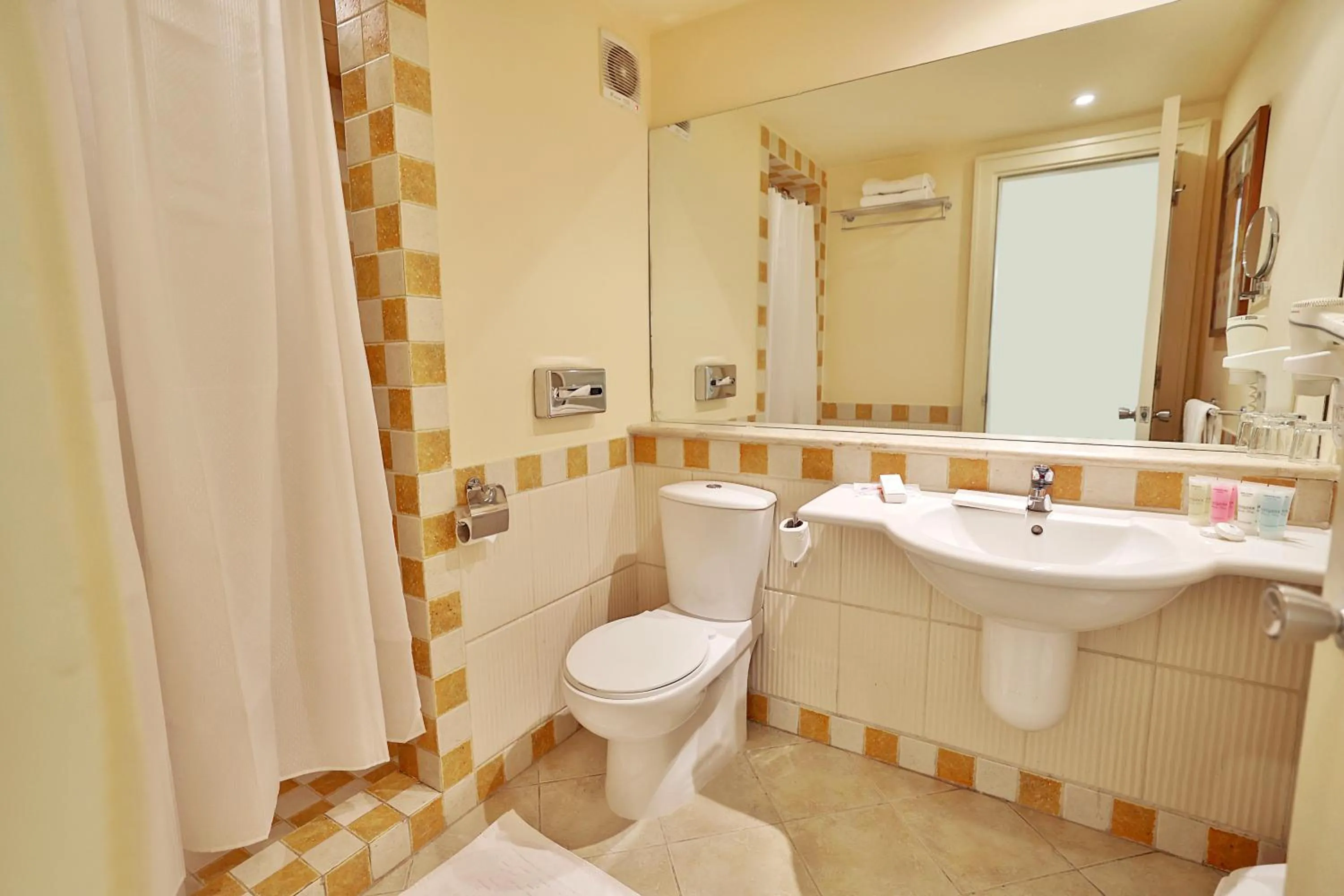 Bathroom in Marina Plaza Hotel, Tala Bay