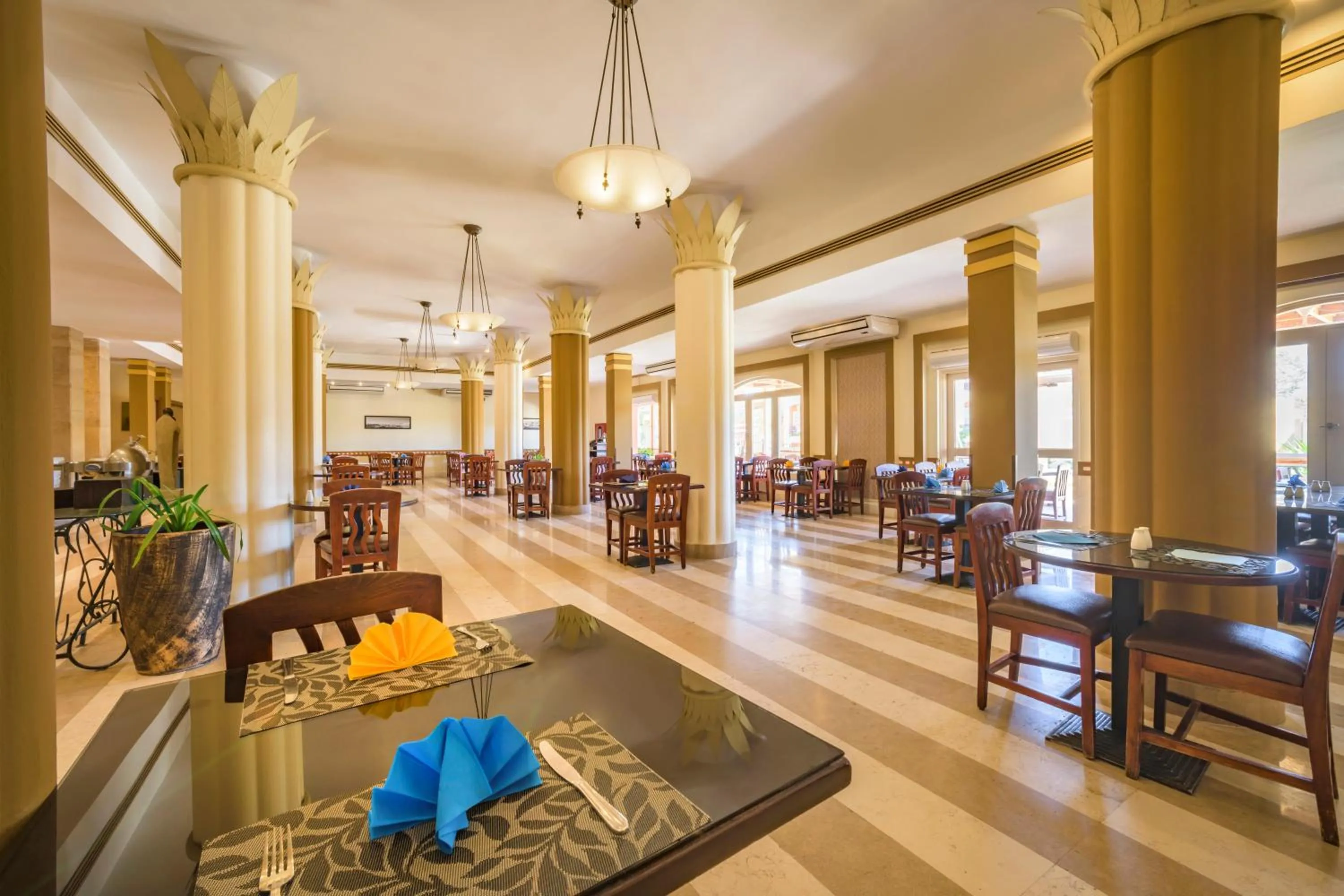 Restaurant/places to eat in Marina Plaza Hotel, Tala Bay