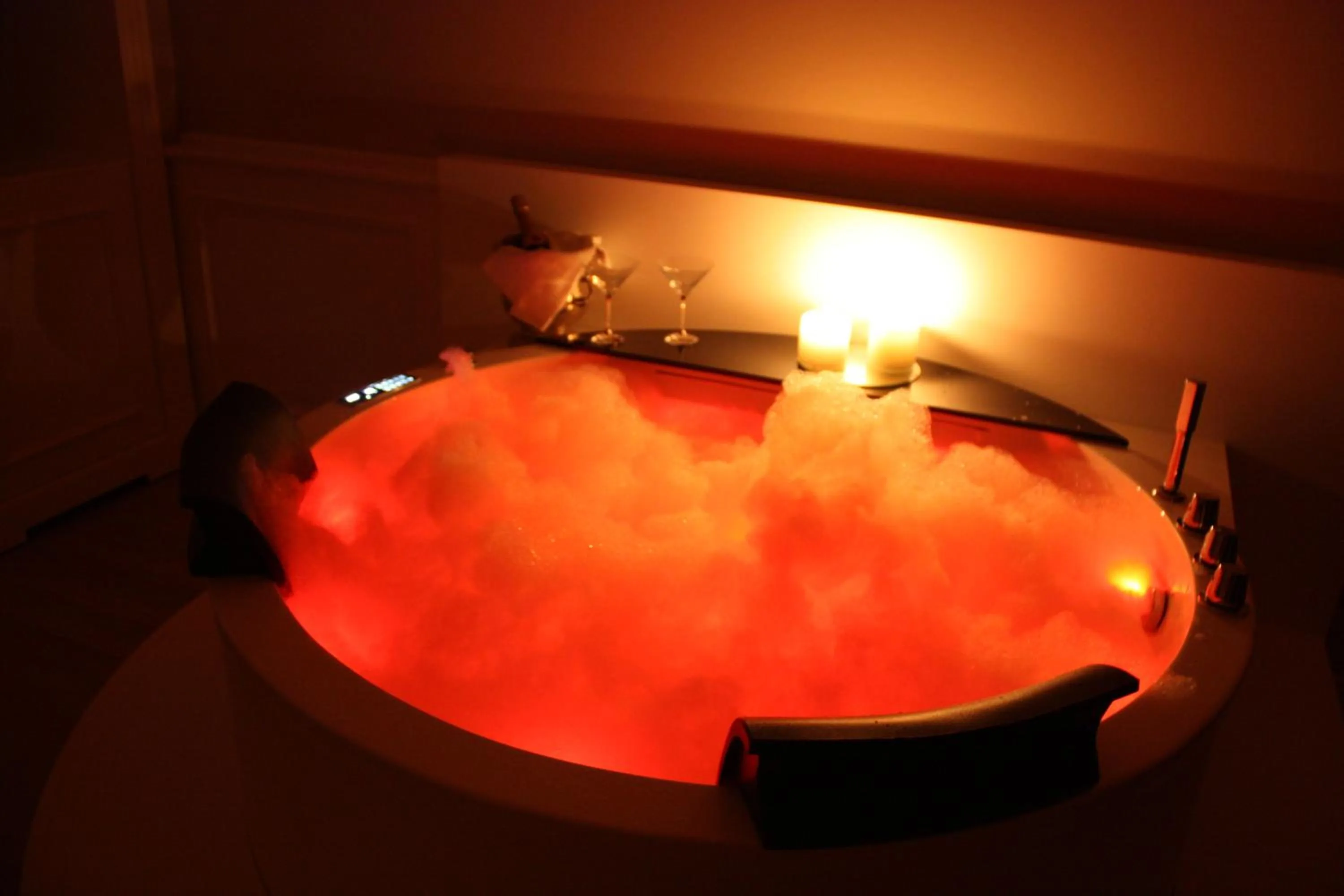 Hot Tub in Suites & Apartments Liola'