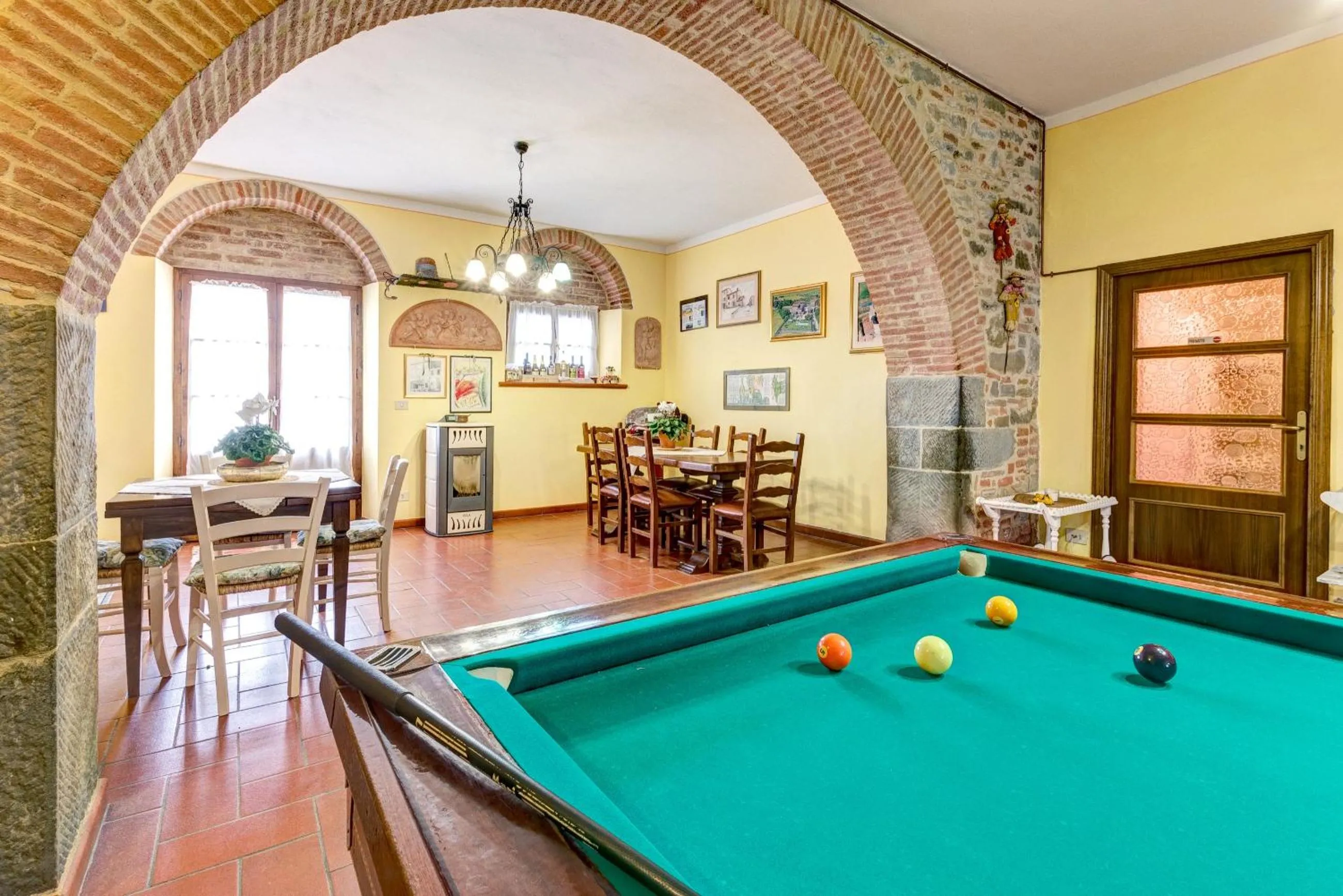 Communal lounge/ TV room in Fattoria Le Giare Agriturismo