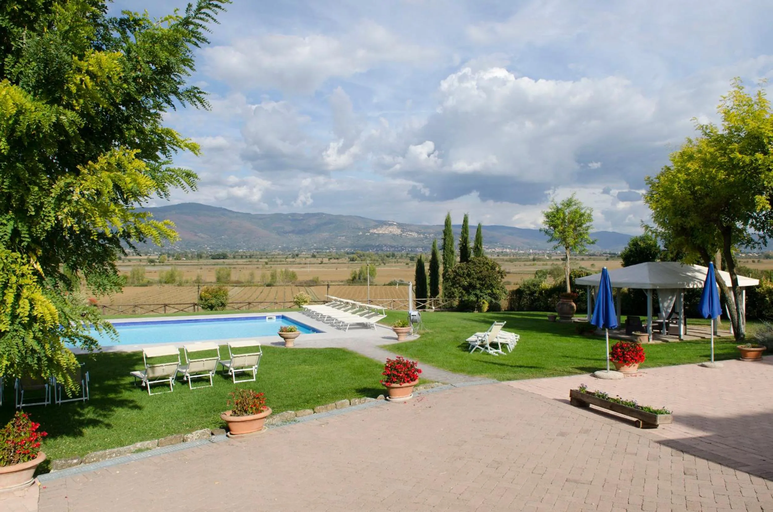 Pool view in Fattoria Le Giare Agriturismo