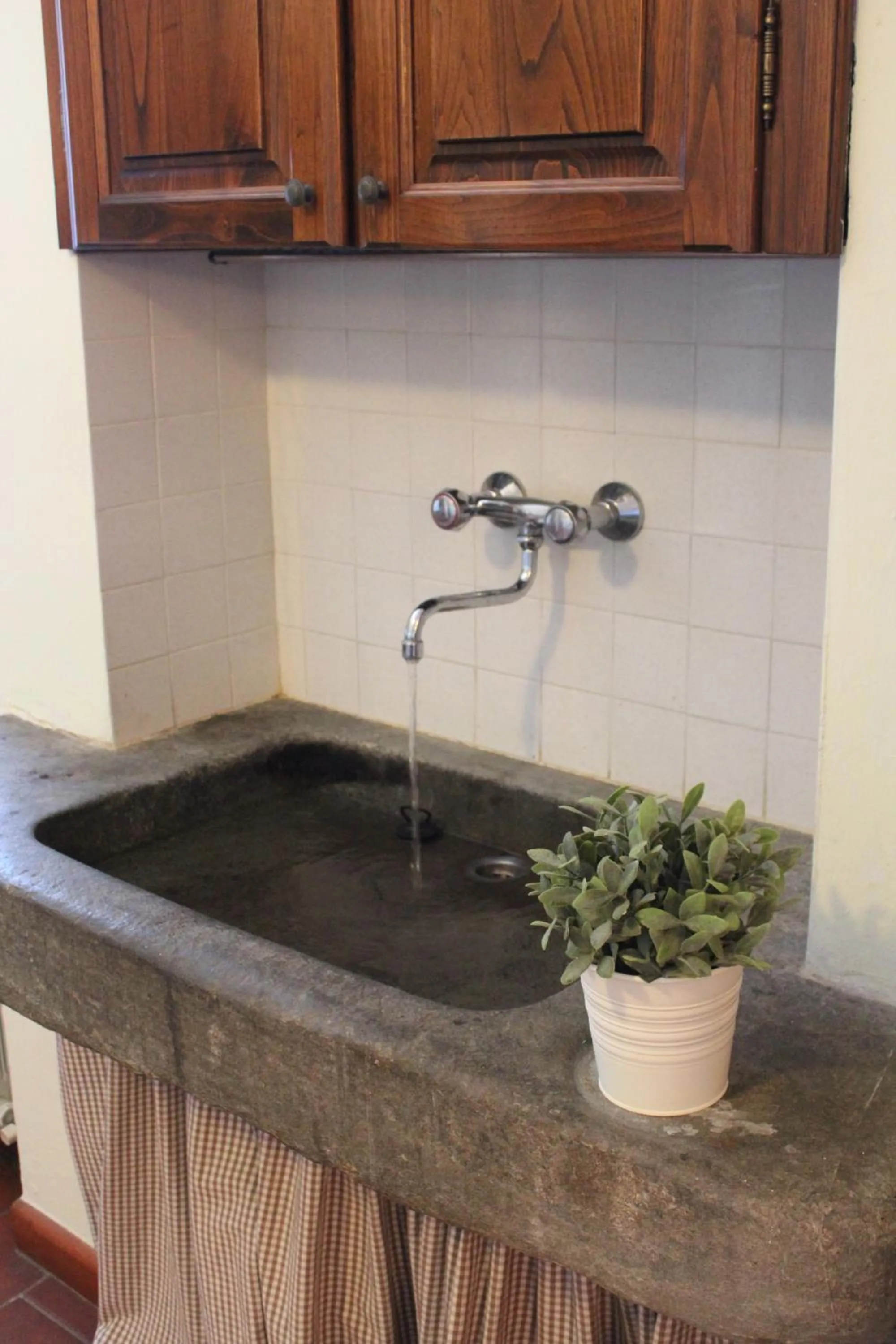 Decorative detail in Fattoria Le Giare Agriturismo