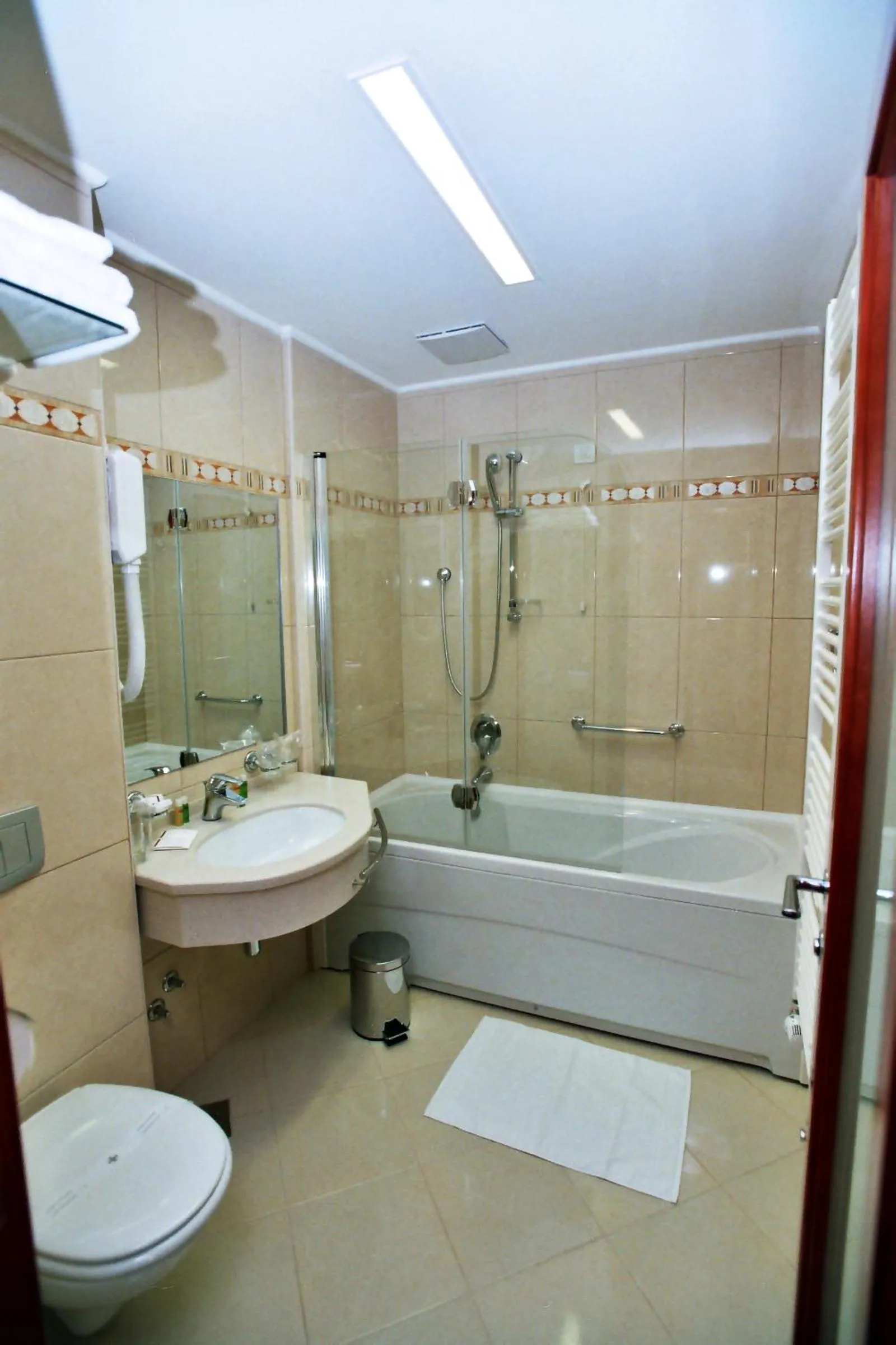 Bathroom in Hotel Savus