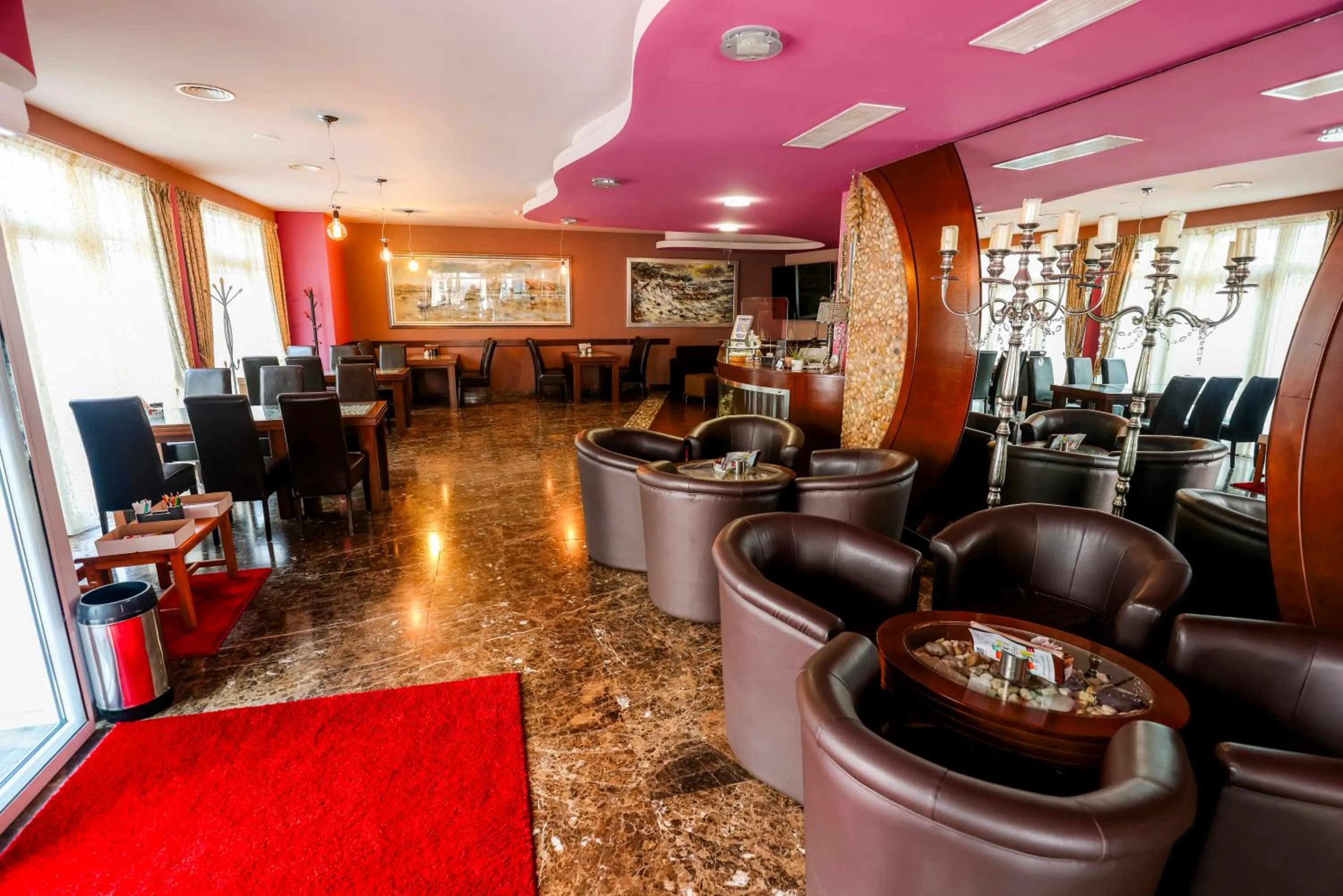 Seating area in Hotel Savus