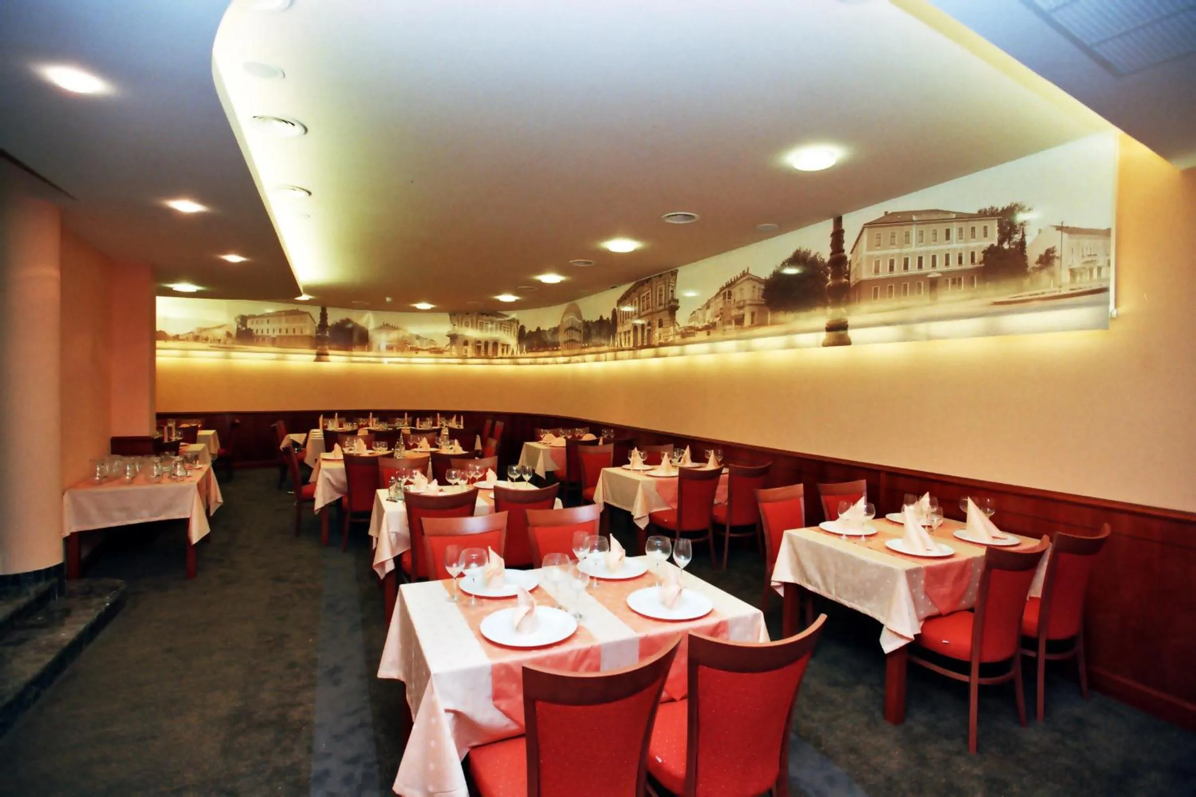 Restaurant/places to eat in Hotel Savus