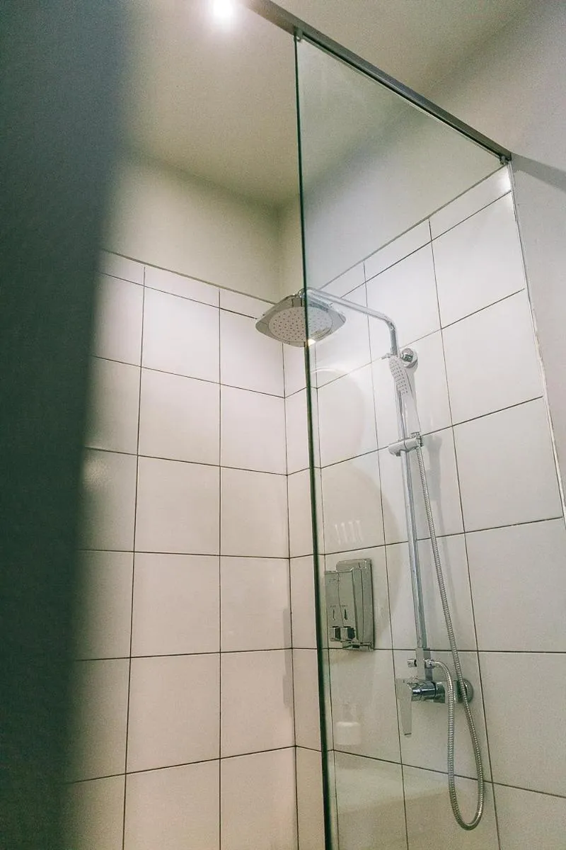 Shower in Lovinalife Room & Cafe