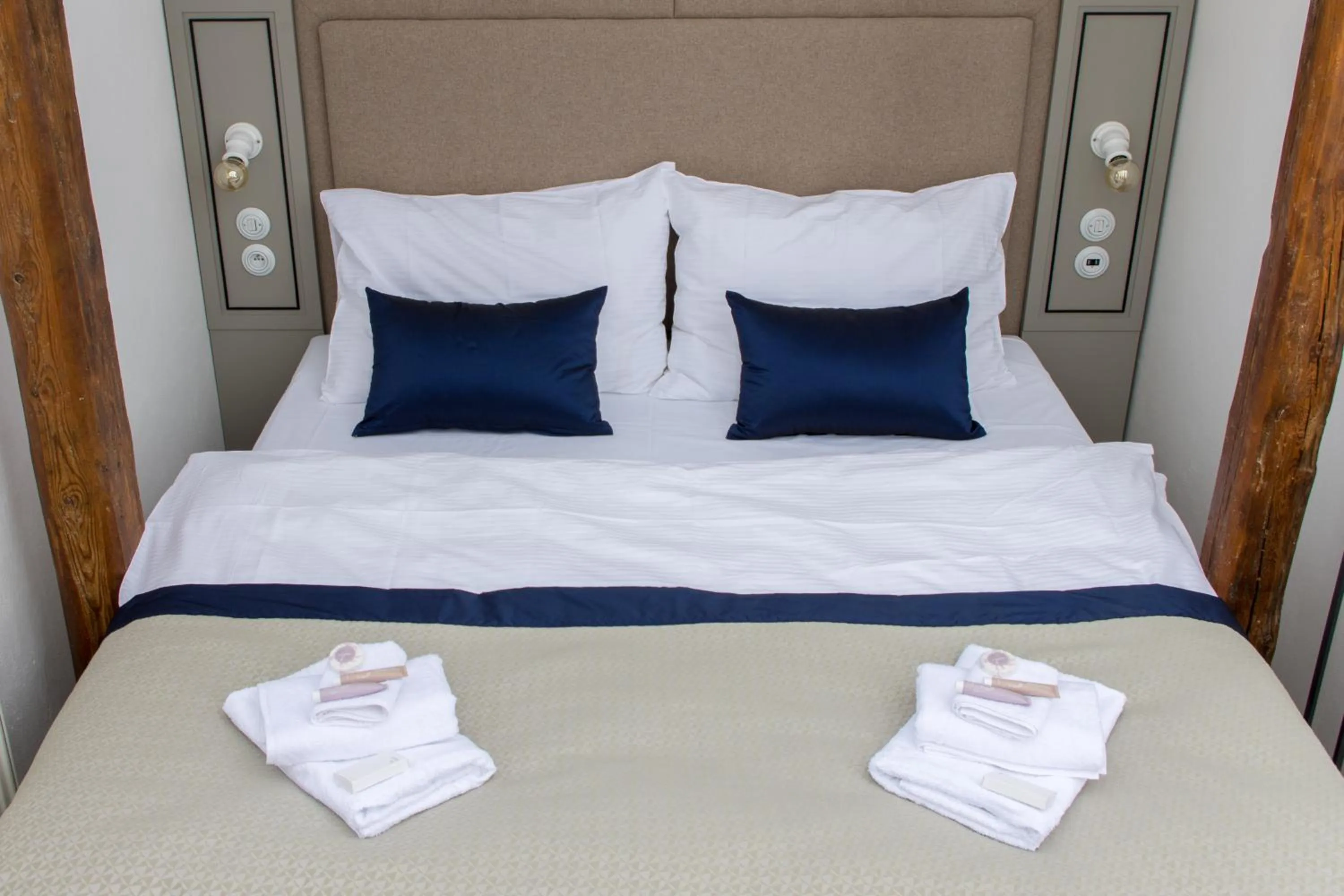 Living room, Bed in Hotel Kocour