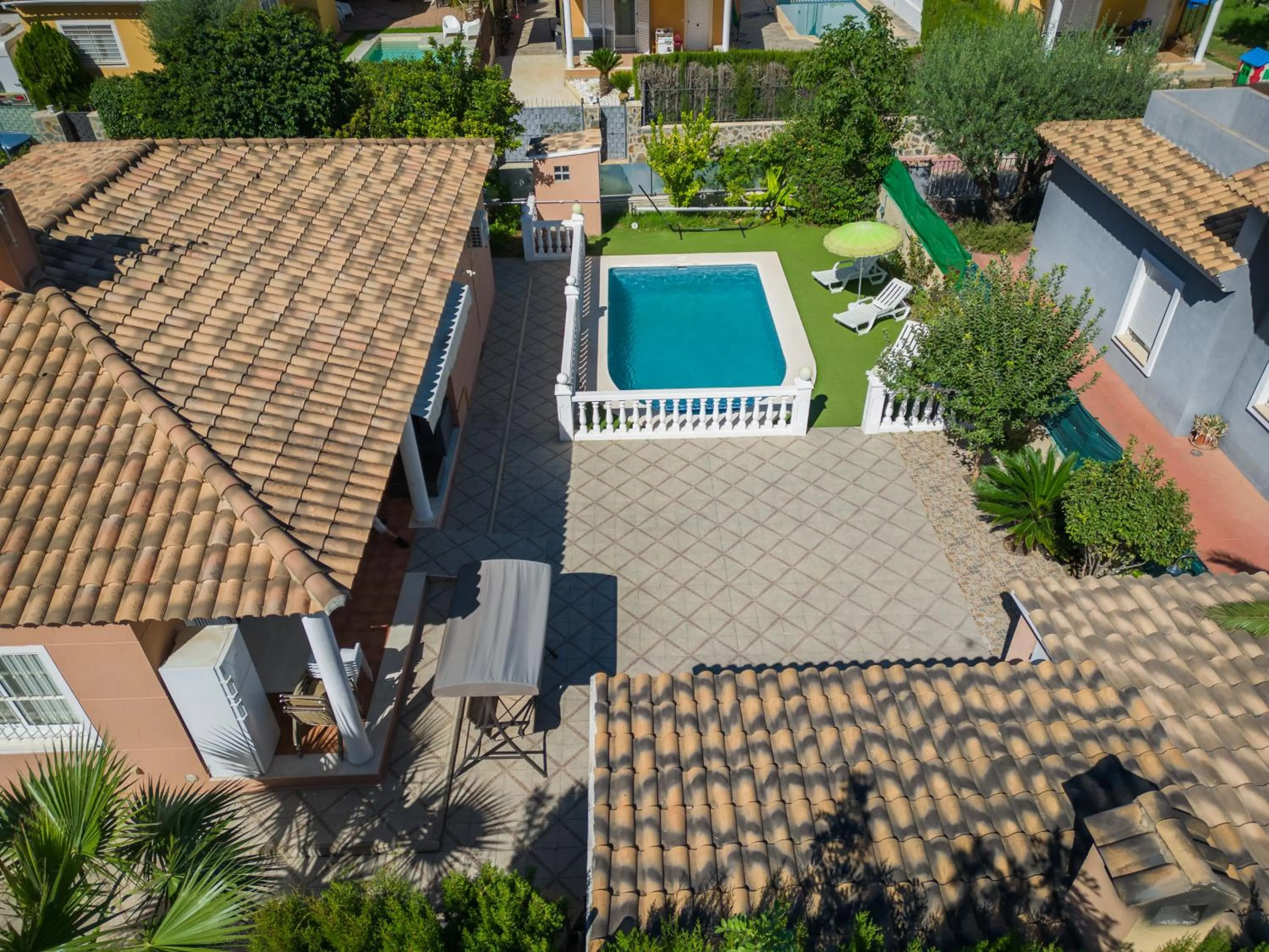 Property building in La perla de oasis