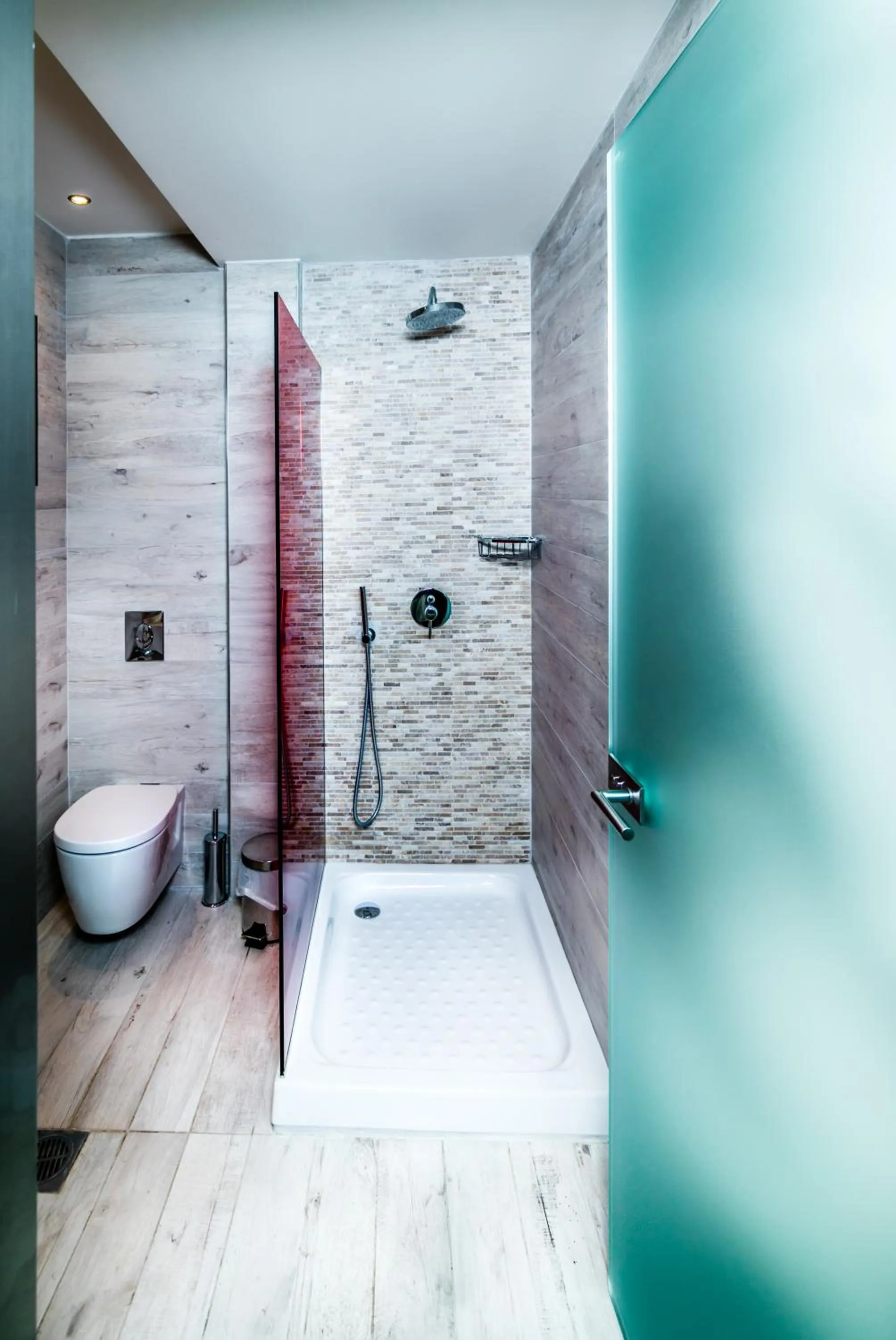 Shower in Astir Notos