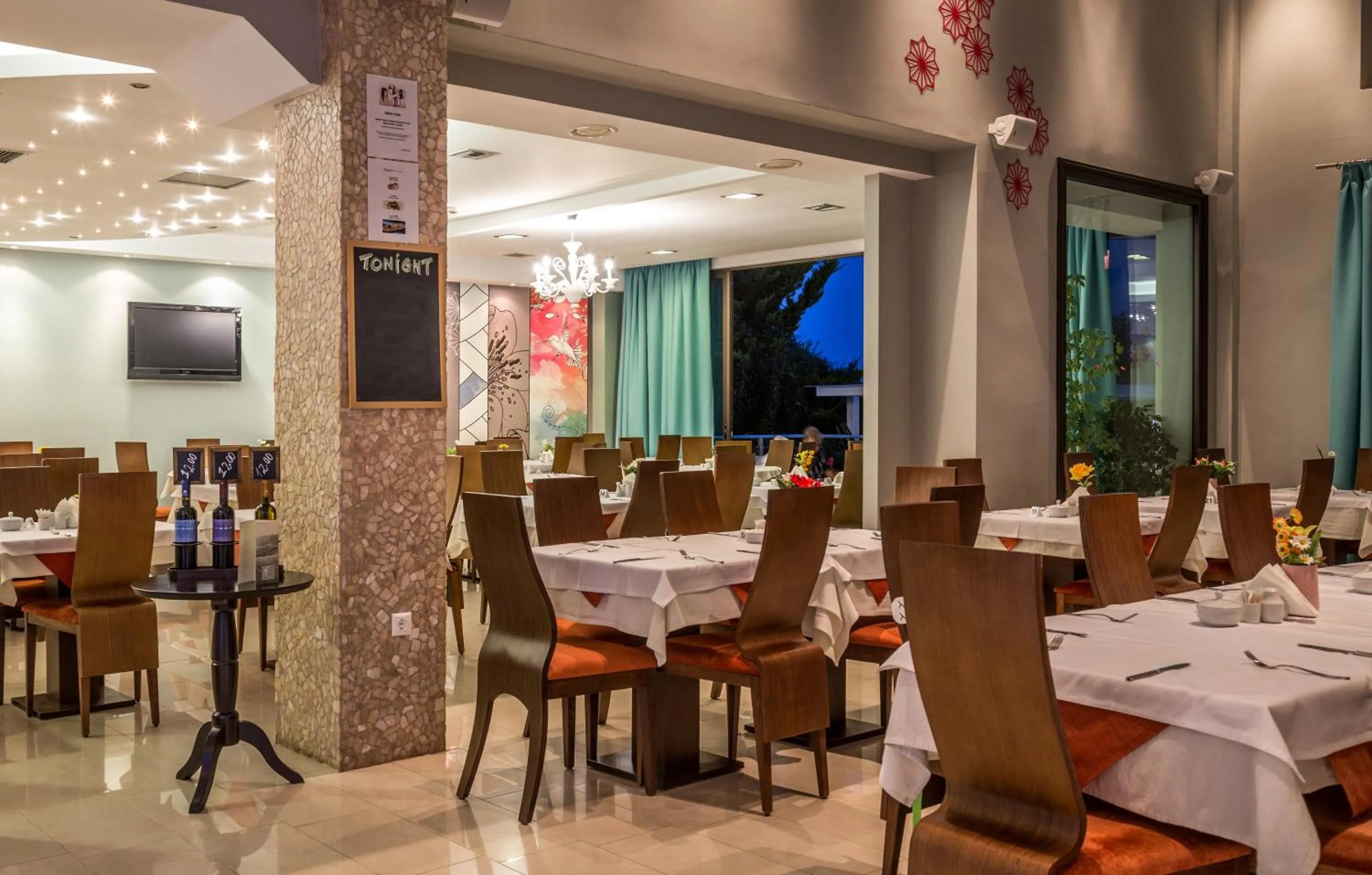 Restaurant/places to eat in Astir Notos