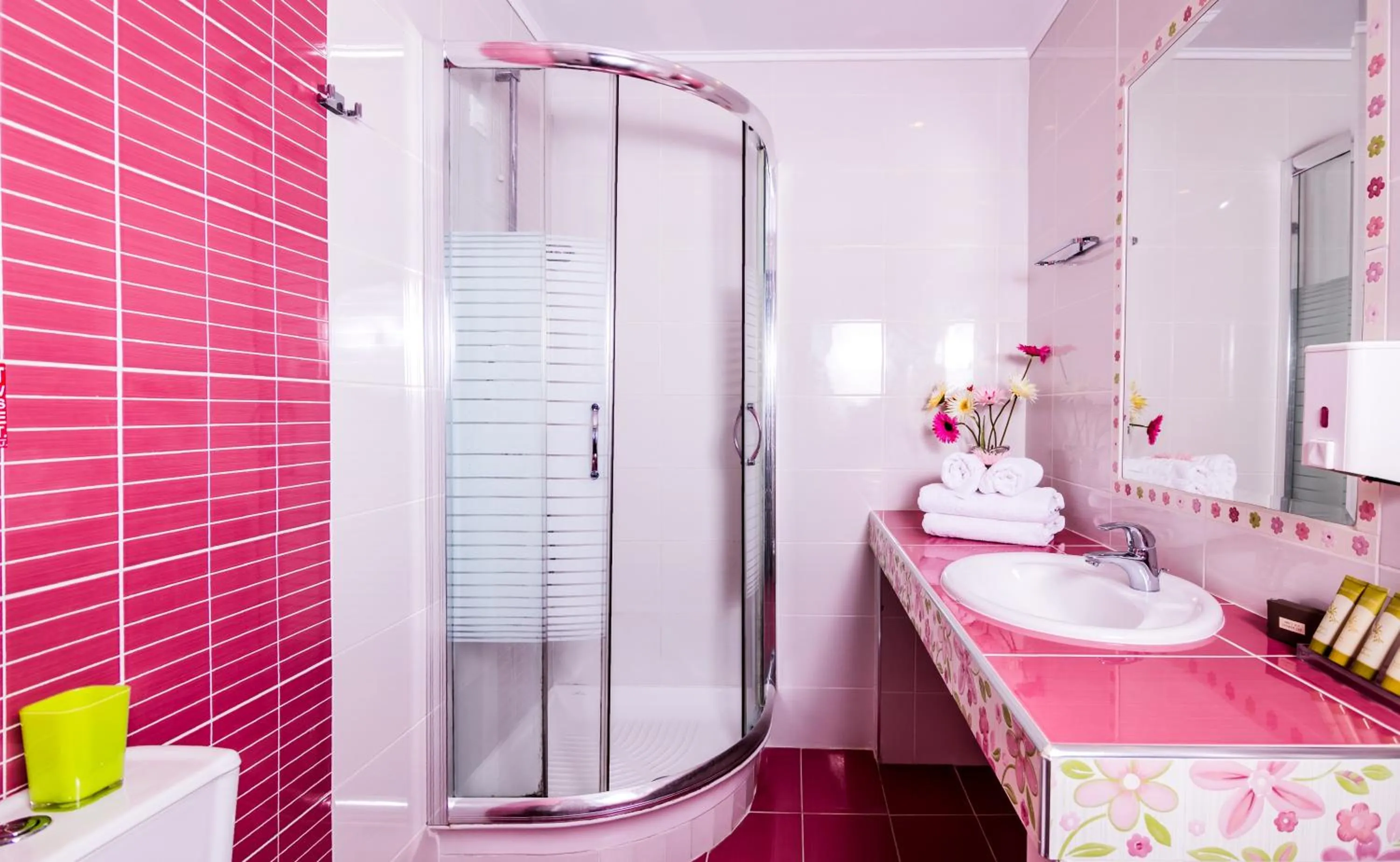 Shower in Astir Notos