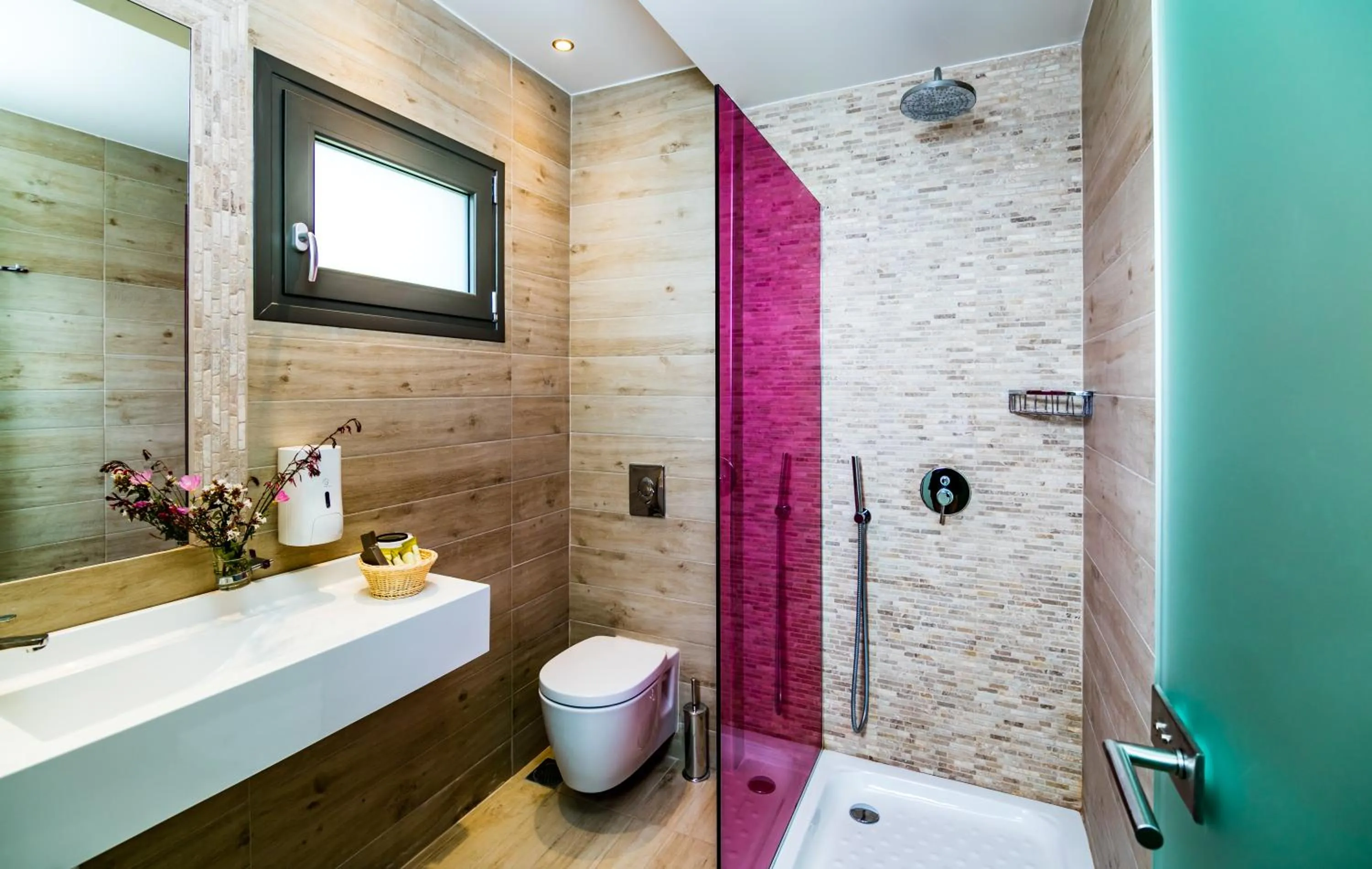 Shower in Astir Notos