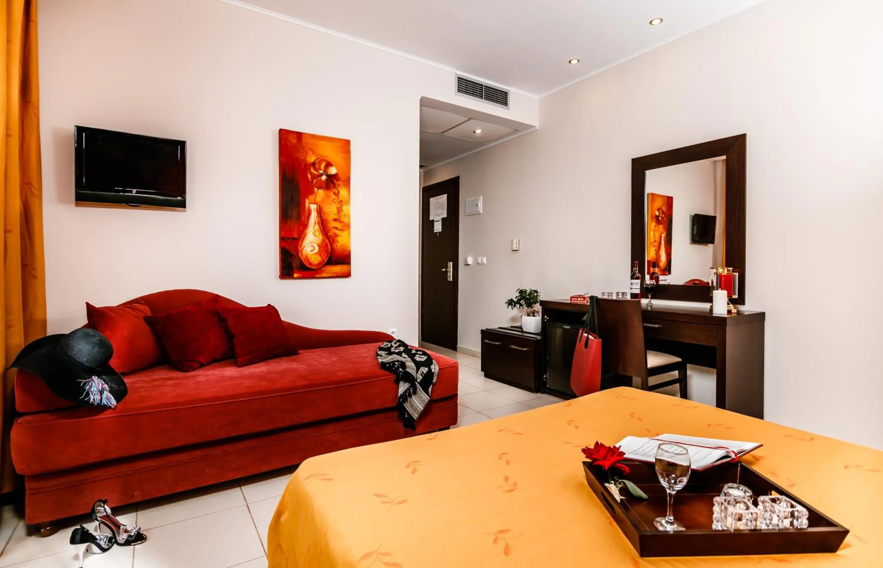 Photo of the whole room in Astir Notos