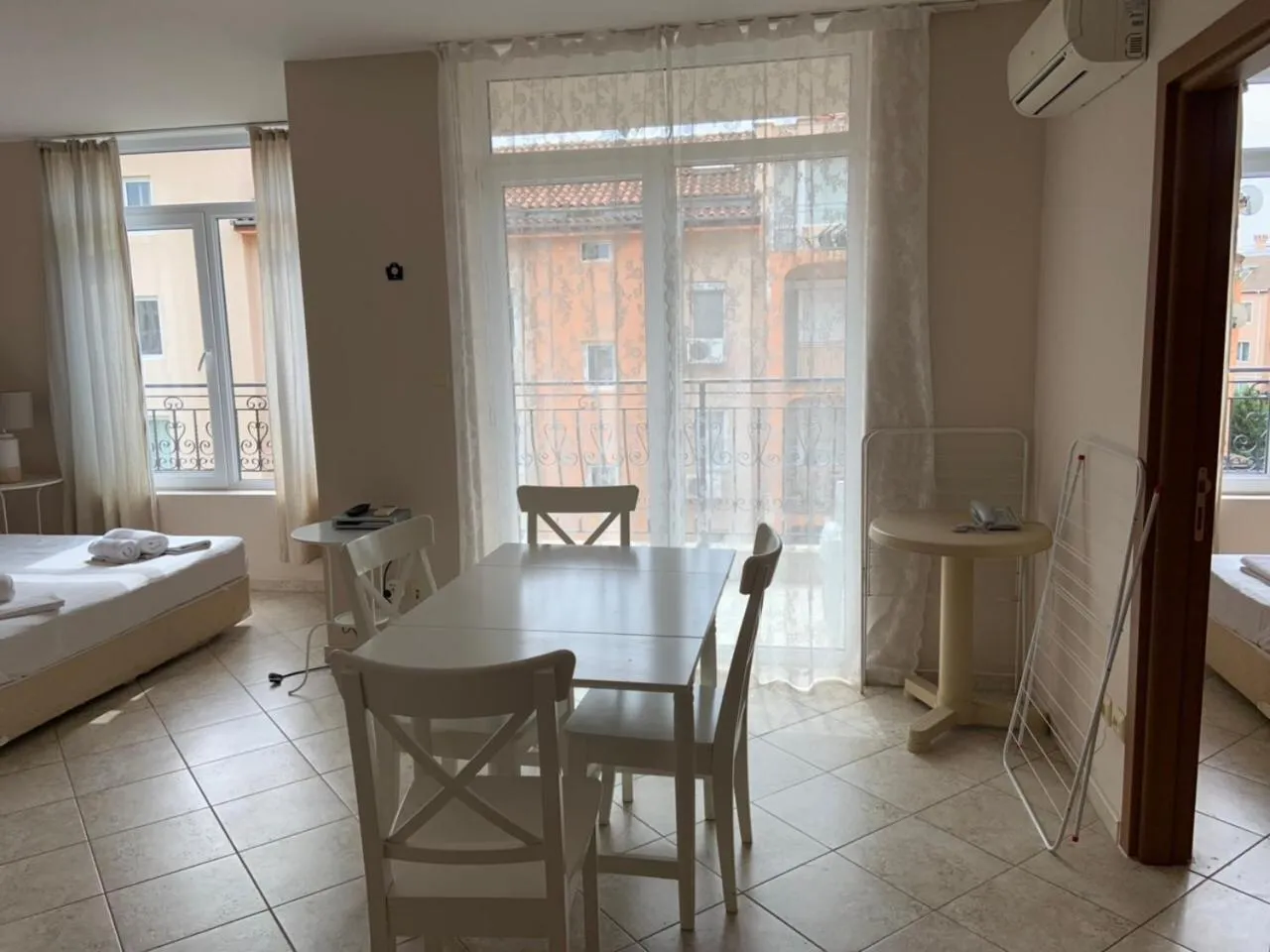 Dining area, Bed in Dawn Park Complex