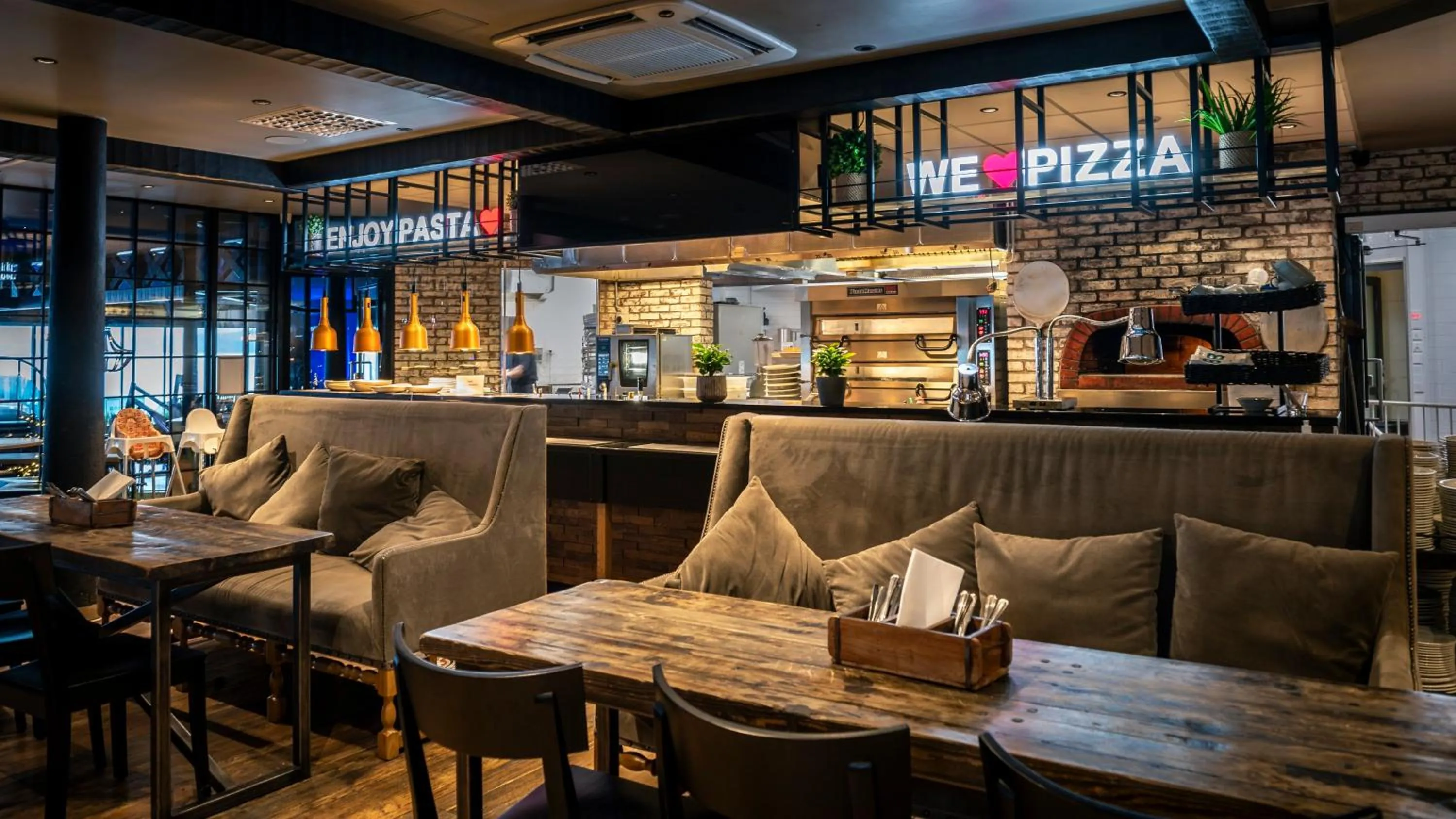 Restaurant/places to eat in Break Sokos Hotel Bomba